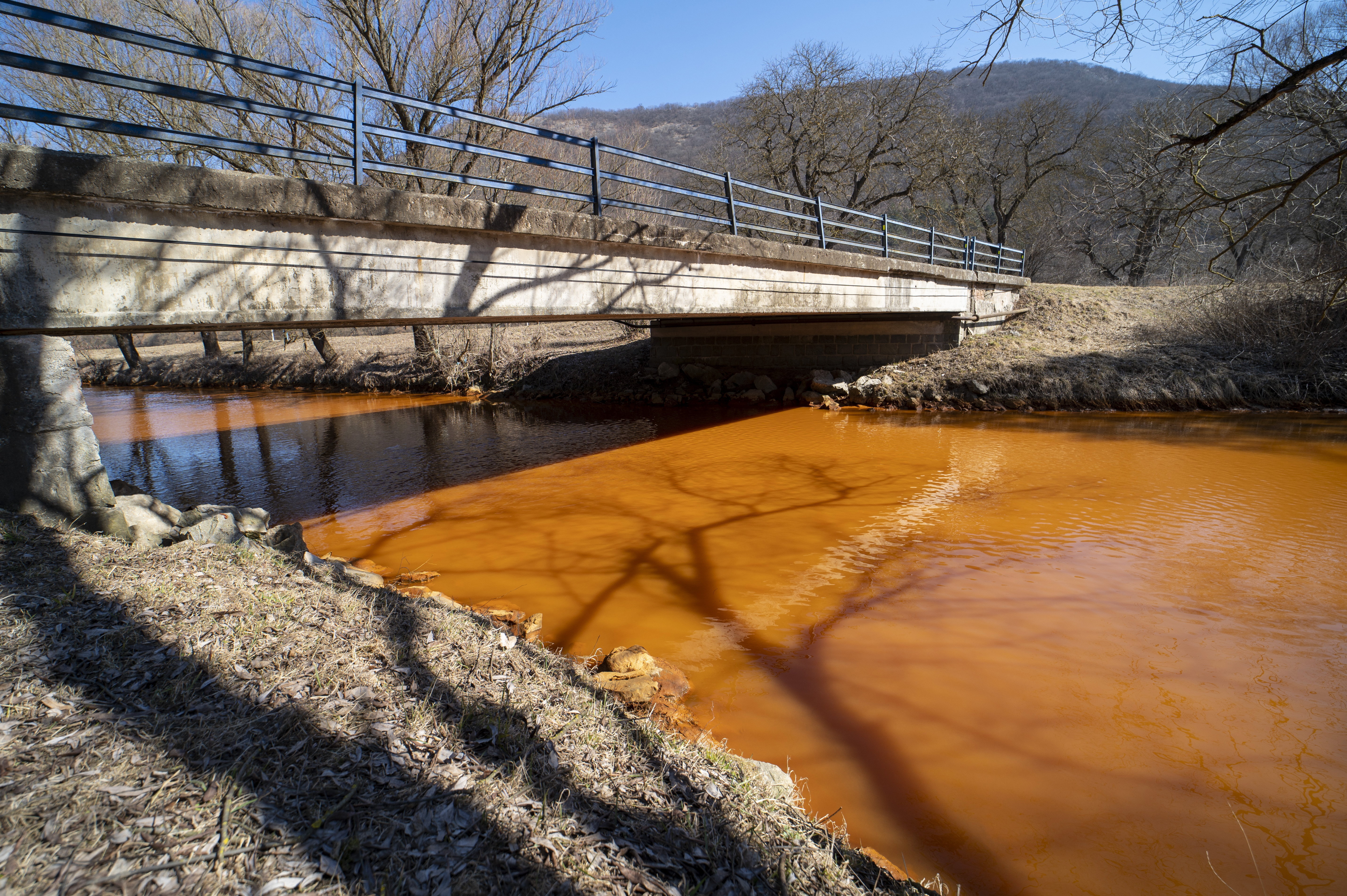 Megkezdik a mentést a Sajó szlovákiai szakaszán, ahol egy vasércbányából mos ki szennyeződéseket a folyó