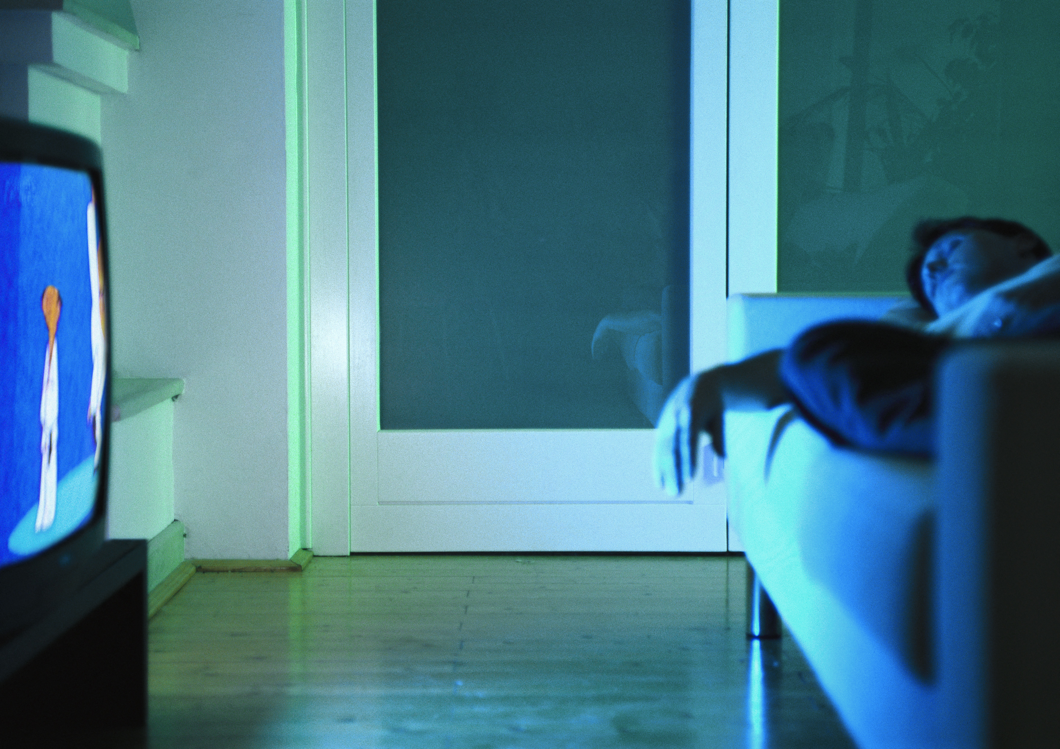 Aki felkapcsolt lámpa vagy tévé mellett alszik el, annak könnyen rámehet az egészsége
