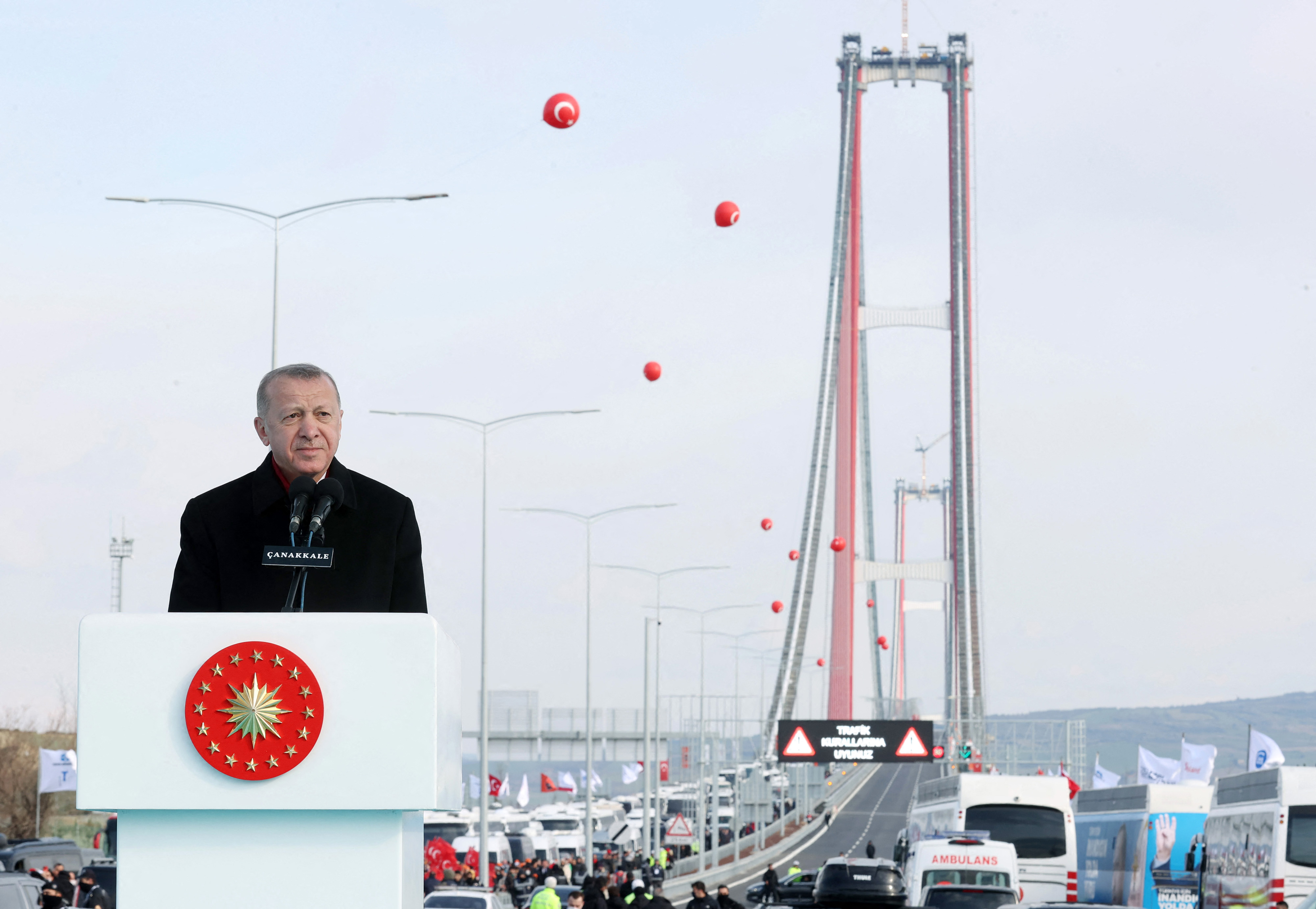 Erdogan átadott egy hatalmas hidat Ázsia és Európa között