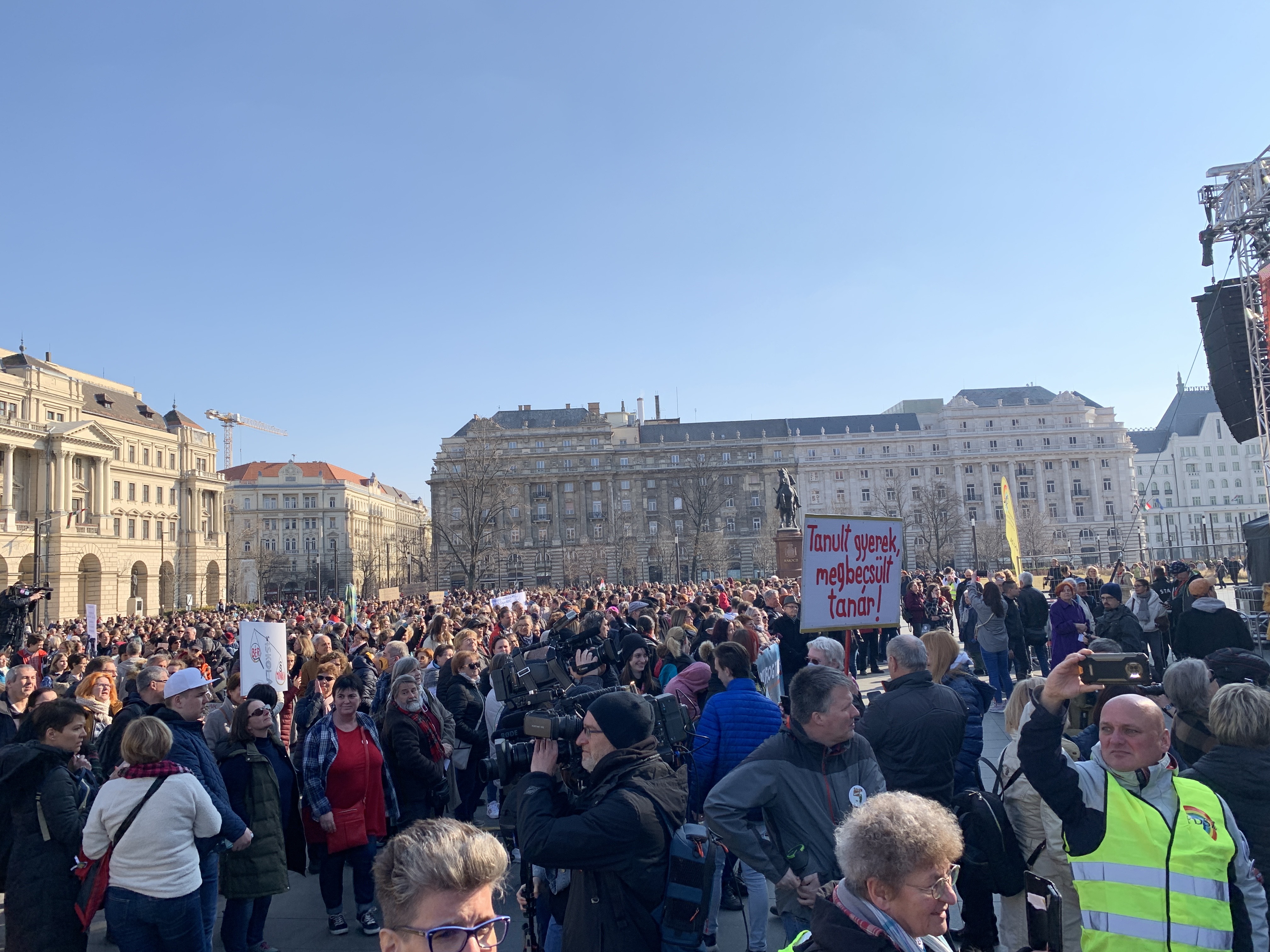 2022. március 19. / Tüntetés a Kossuth téren a tanárok sztrájkjogáért és nagyobb megbecsüléséért.