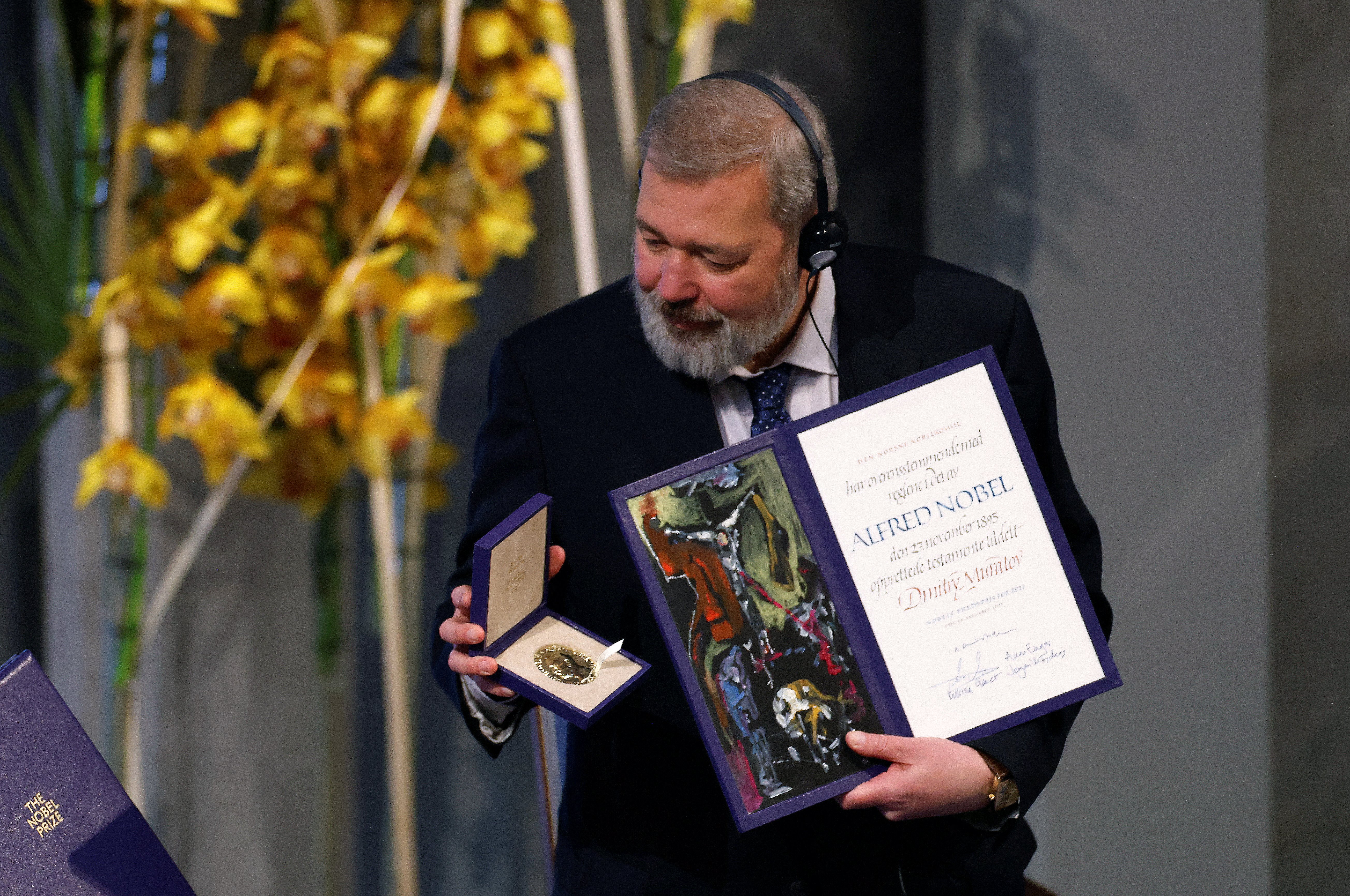 Az ukrán menekülteknek adja a Nobel-békedíját a tavalyi orosz díjazott