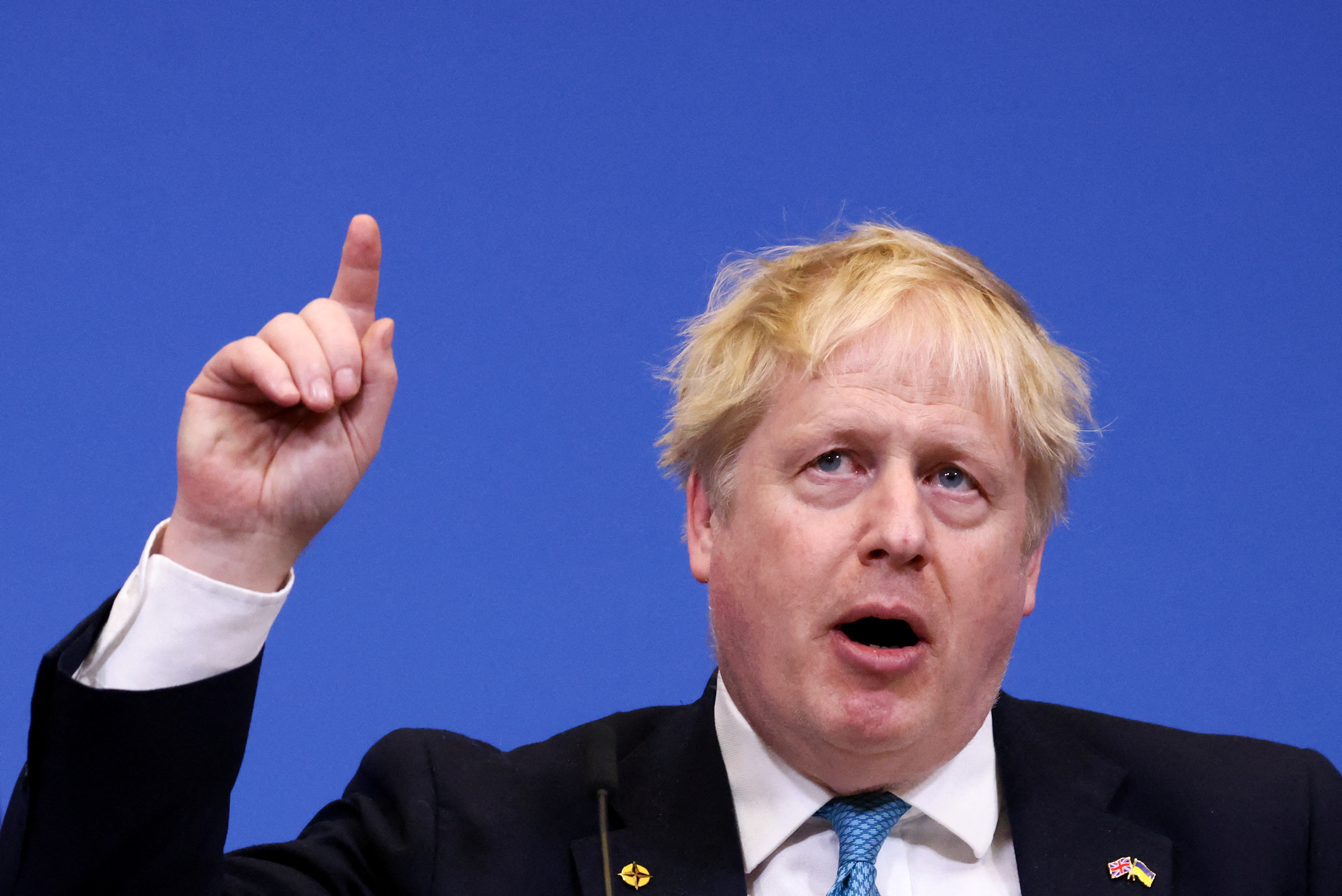 Boris Johnson arra készül, hogy az illegális buli megrendezőjét teszi meg bűnbakká