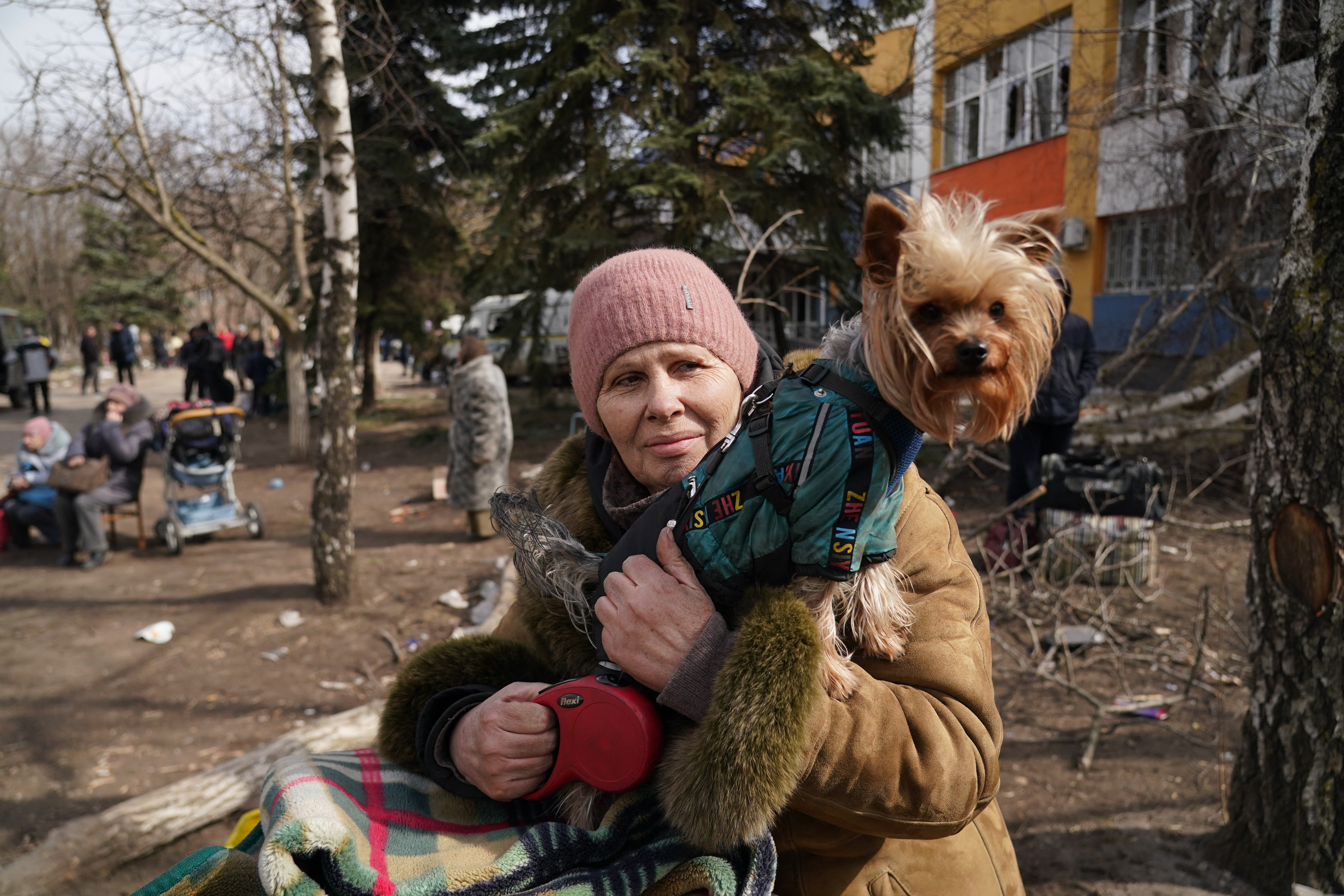 2022 március 26., Mariupol. Itt is létrehoztak egy humanitárius folyosót a civilek kimenekítésére. Mariupolban eddig is rengeteg civil halálos áldozata volt az orosz agressziónak.