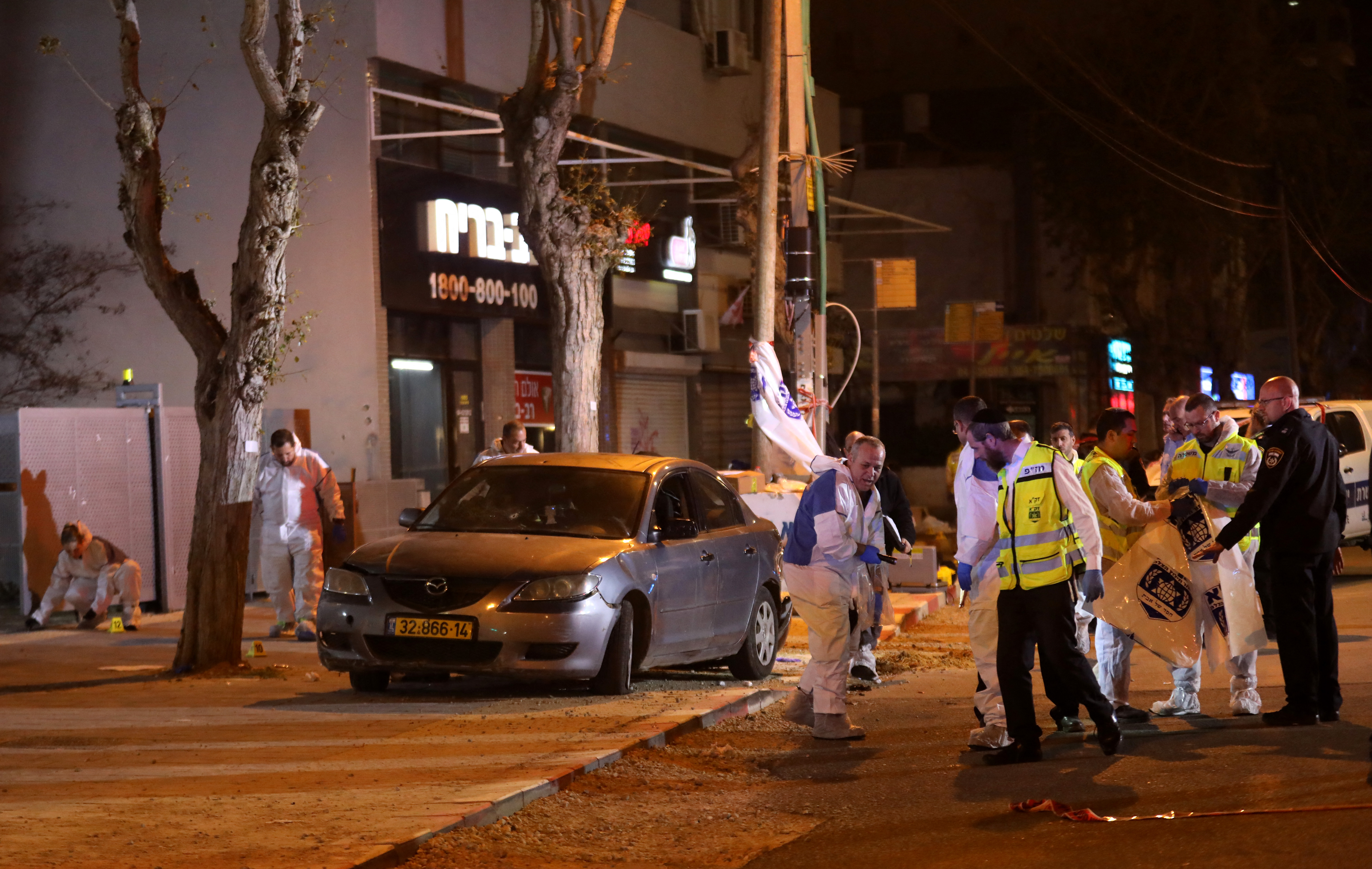 Két merénylő lövöldözött Izraelben egy buszpályaudvaron