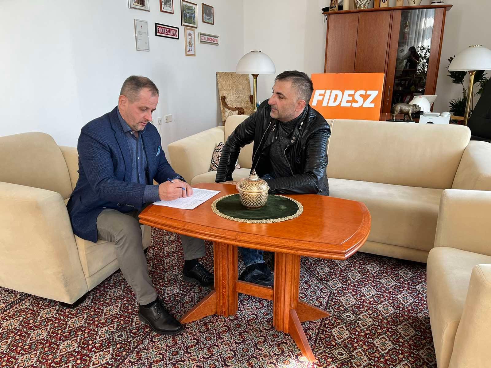 Győzike belépett a Fideszbe