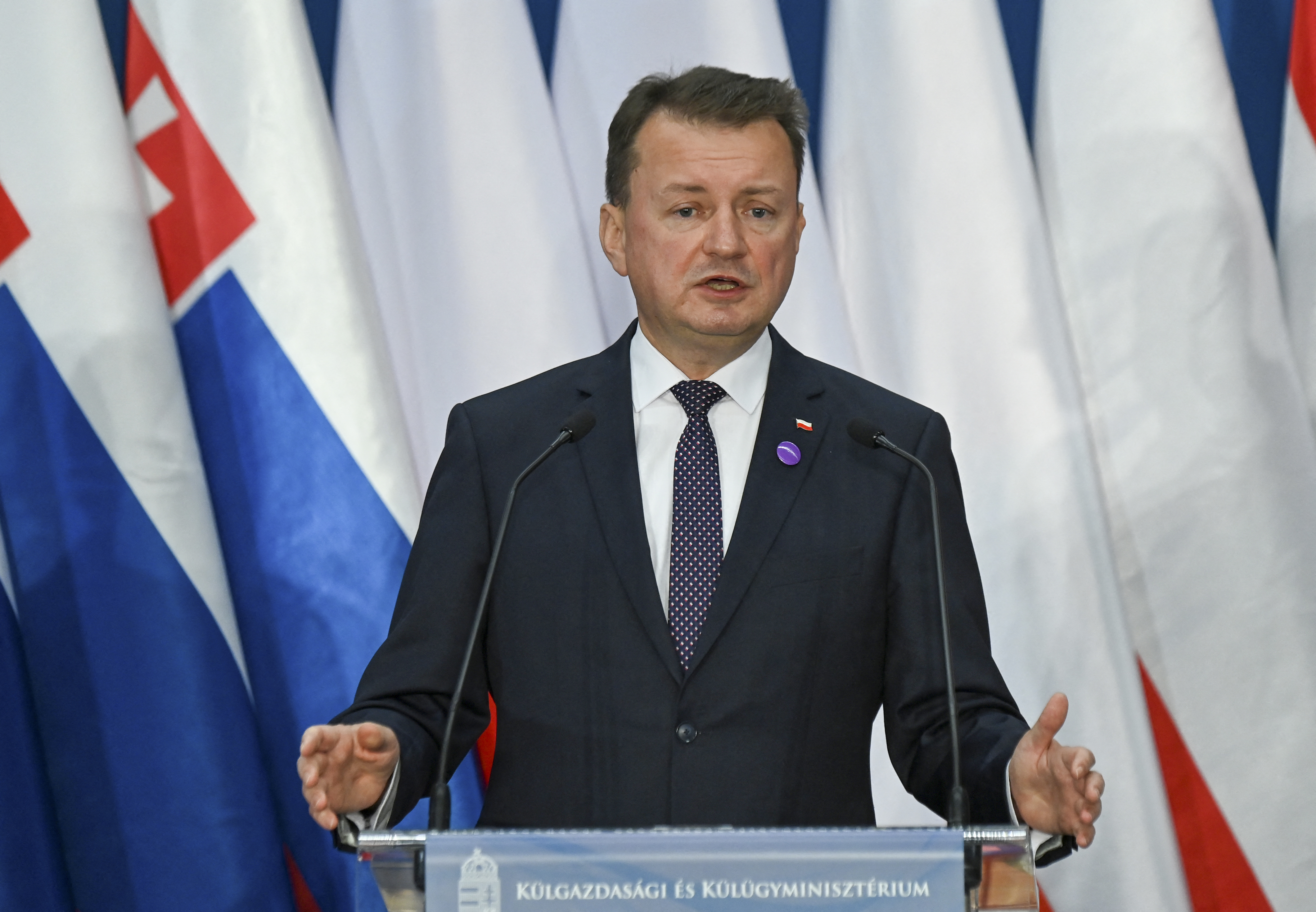 A lengyel védelmi miniszter is lemondta a budapesti V4-es találkozót