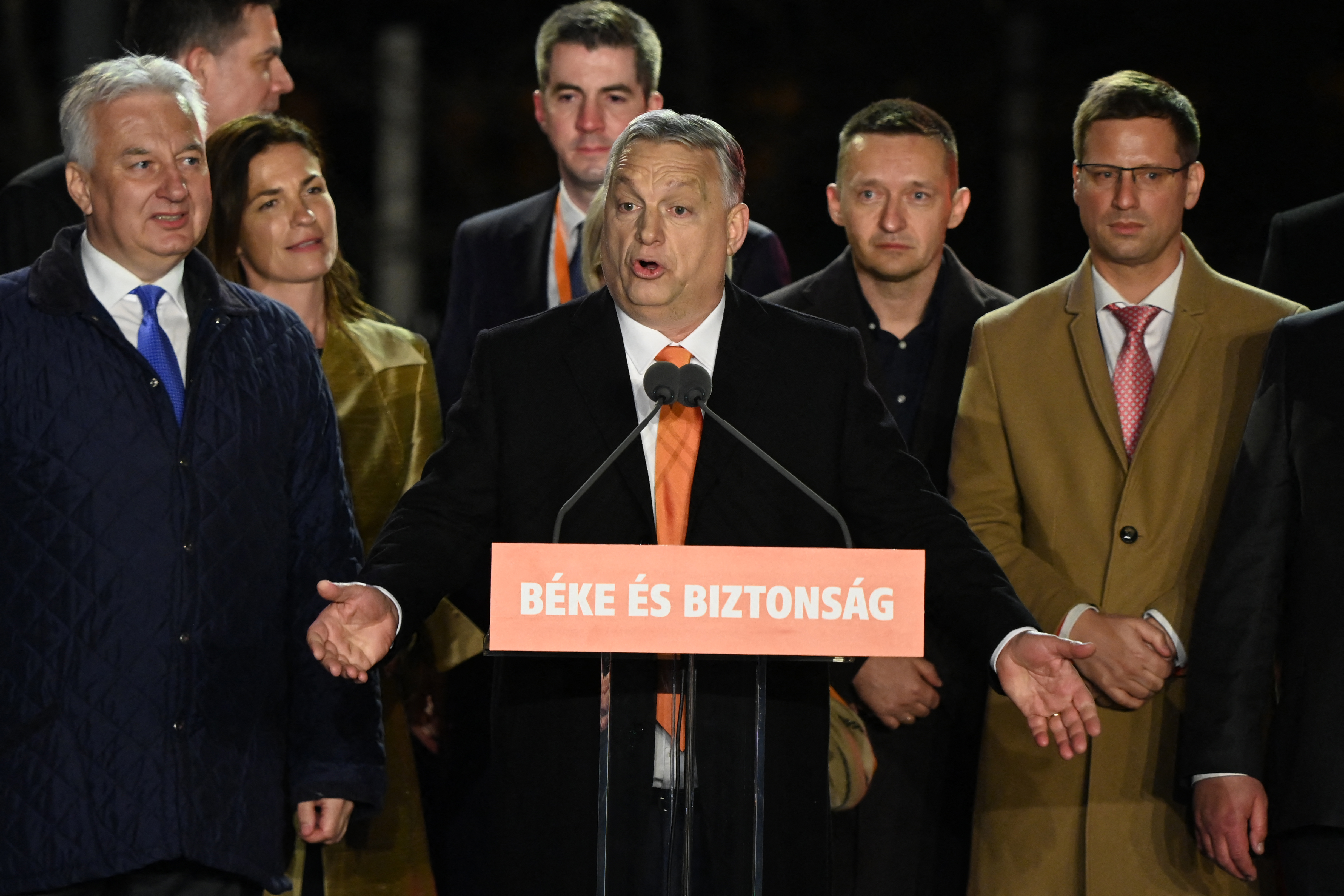 Orbán első dolga volt, hogy beszóljon Brüsszelnek, majd Zelenszkijnek