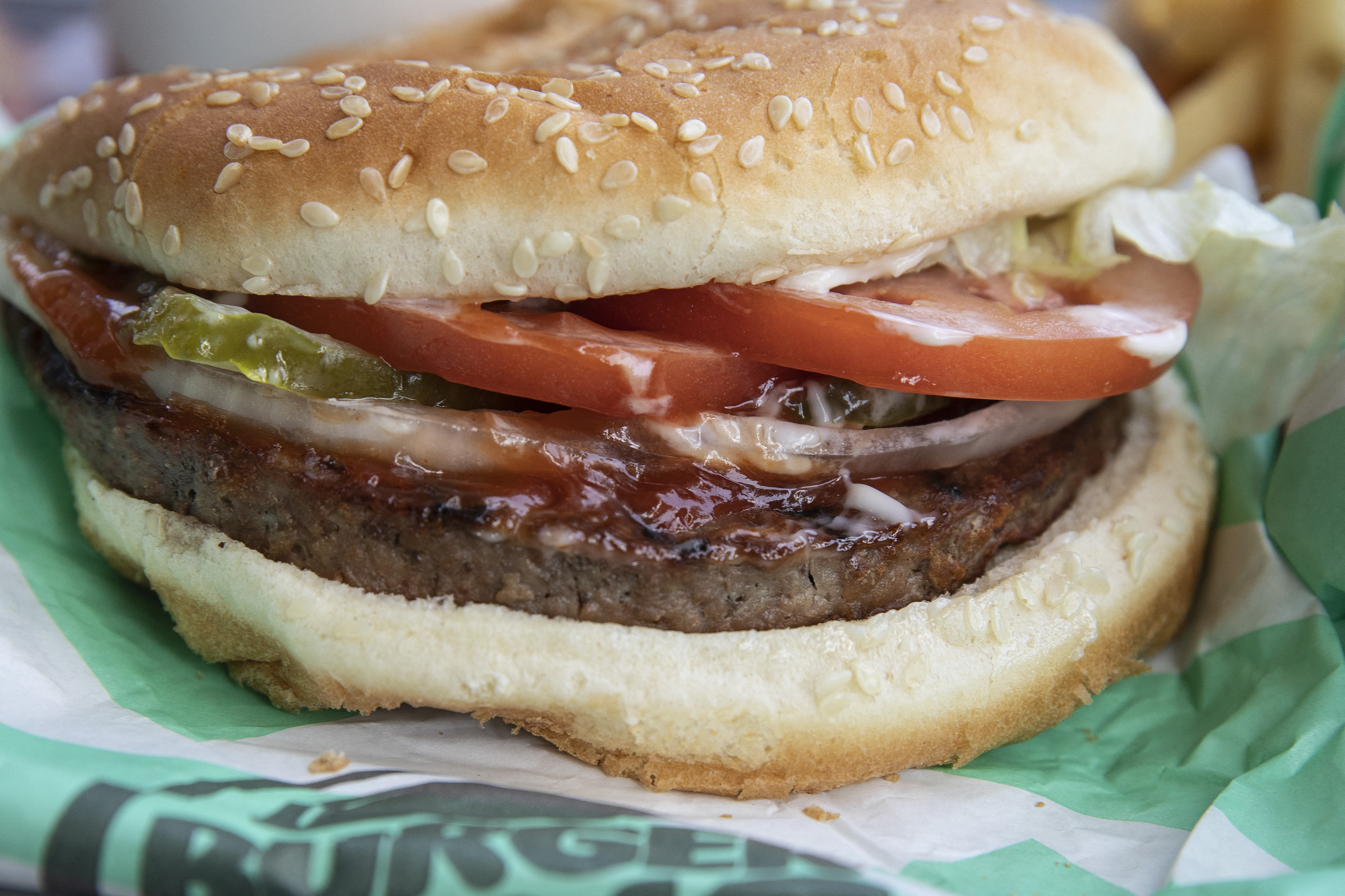 Beperelték a Burger Kinget, mert a reklámokban nagyobbnak tűnnek a burgereik mint a valóságban