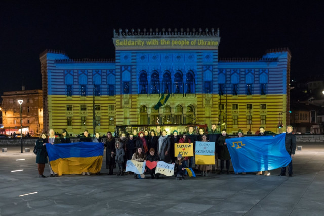 A szarajevói War Childhood Museum ukrán szolidaritási akciója 2022. február 24-én.