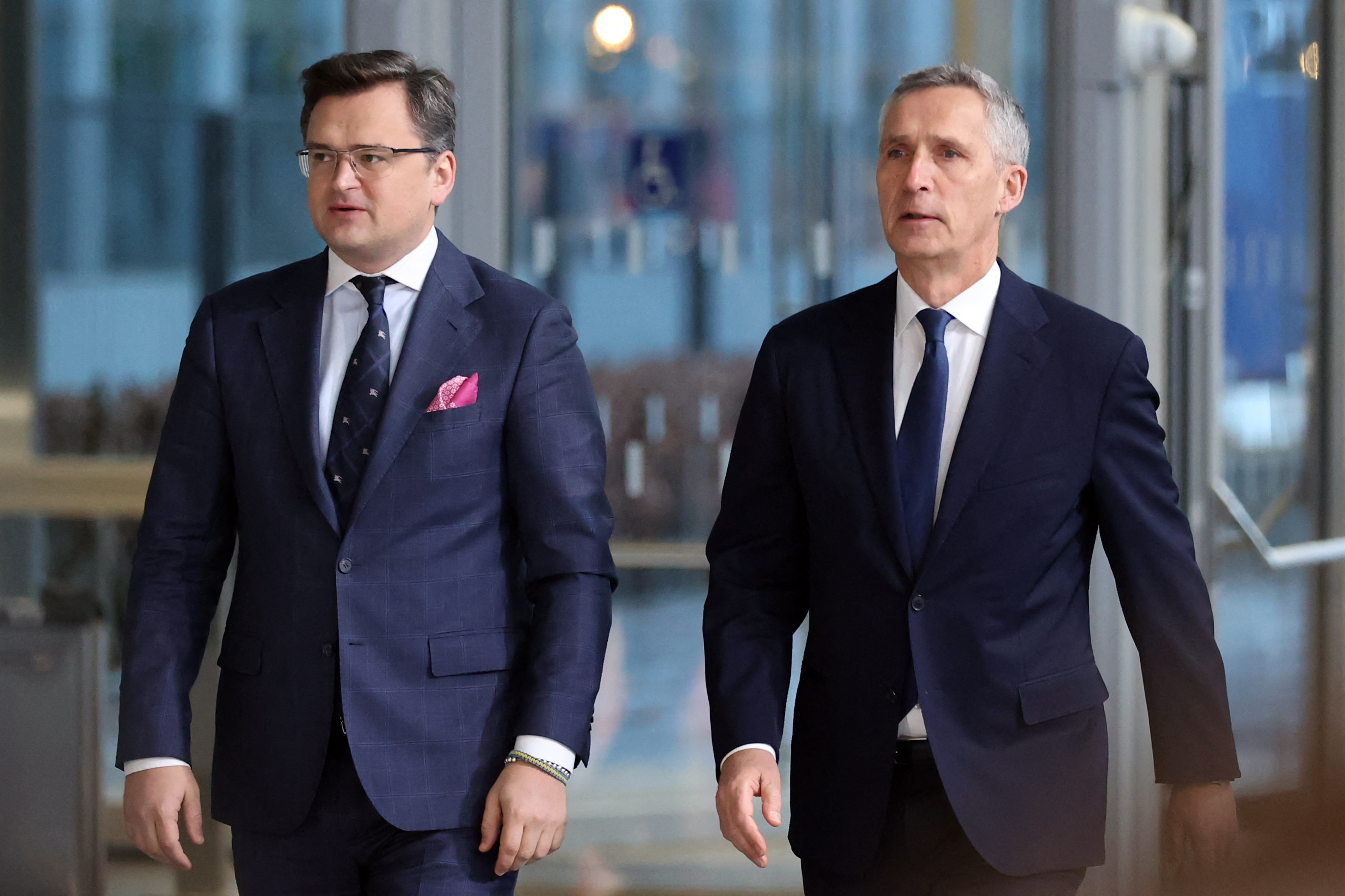 Dmitro Kuleba és a NATO főtitkára, Jens Stoltenberg 2022 áprilisában