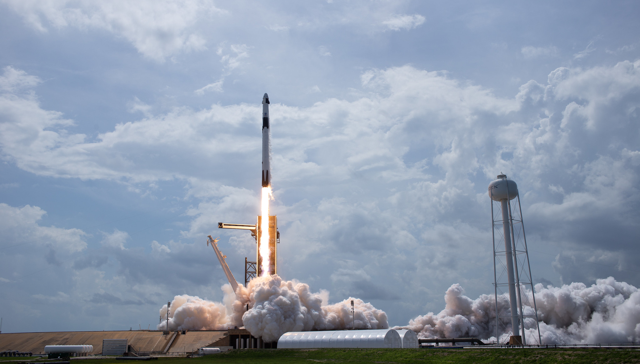 9 év kihagyás után, 2020 május 30-án indultak ismét amerikai űrhajón asztronauták az ISS-re, a SpaceX Falcon 9 hordozórakétájára szerelt Crew Dragon űrhajóján
