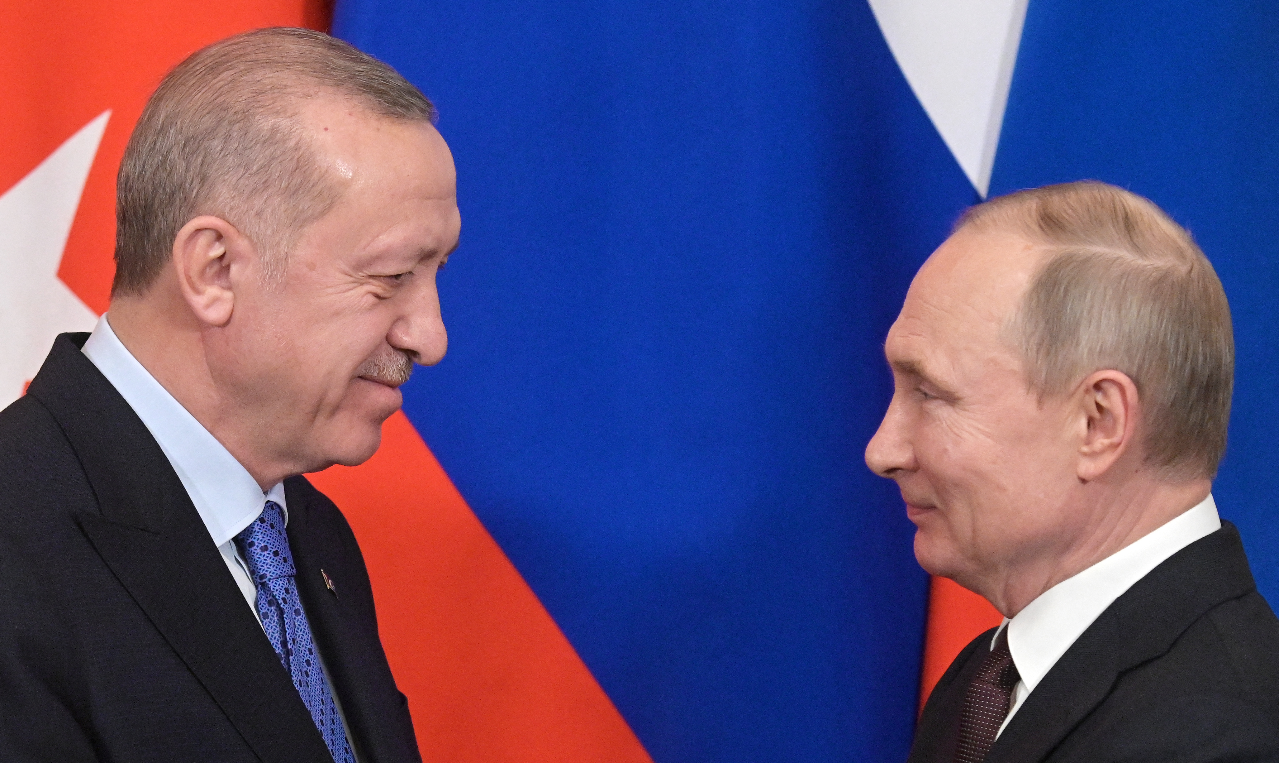 Az Oroszország és a Nyugat közötti kötéltánc igazi mestere: Erdogan
