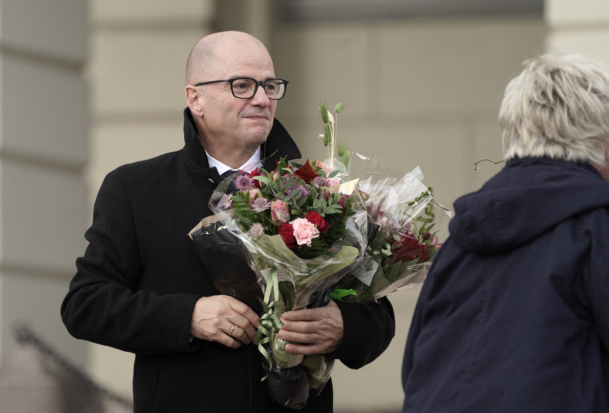 Lemondott a norvég védelmi miniszter, miután kiderült, hogy éveken át viszonya volt egy nála jóval fiatalabb nővel