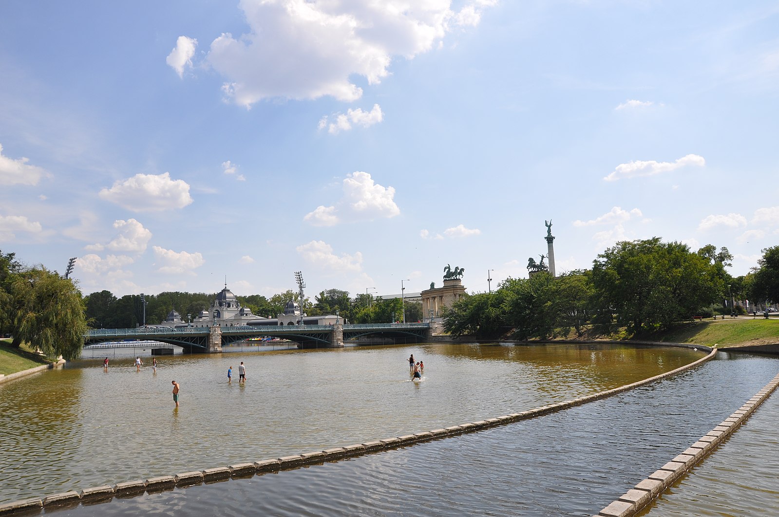 Nem a Széchenyi fürdőből érkező víz felelős a Városligeti-tóban történt halpusztulásért