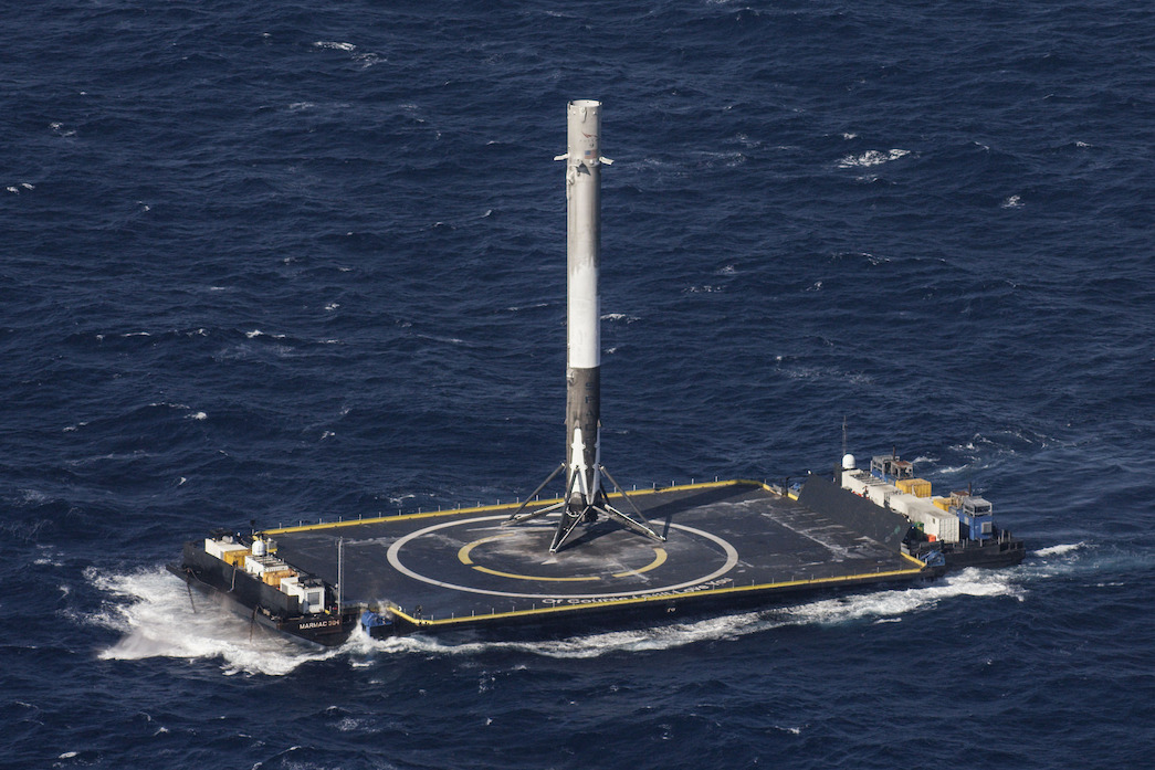 A Falcon 9 rakéta első fokozatának irányított visszatérése a Földre
