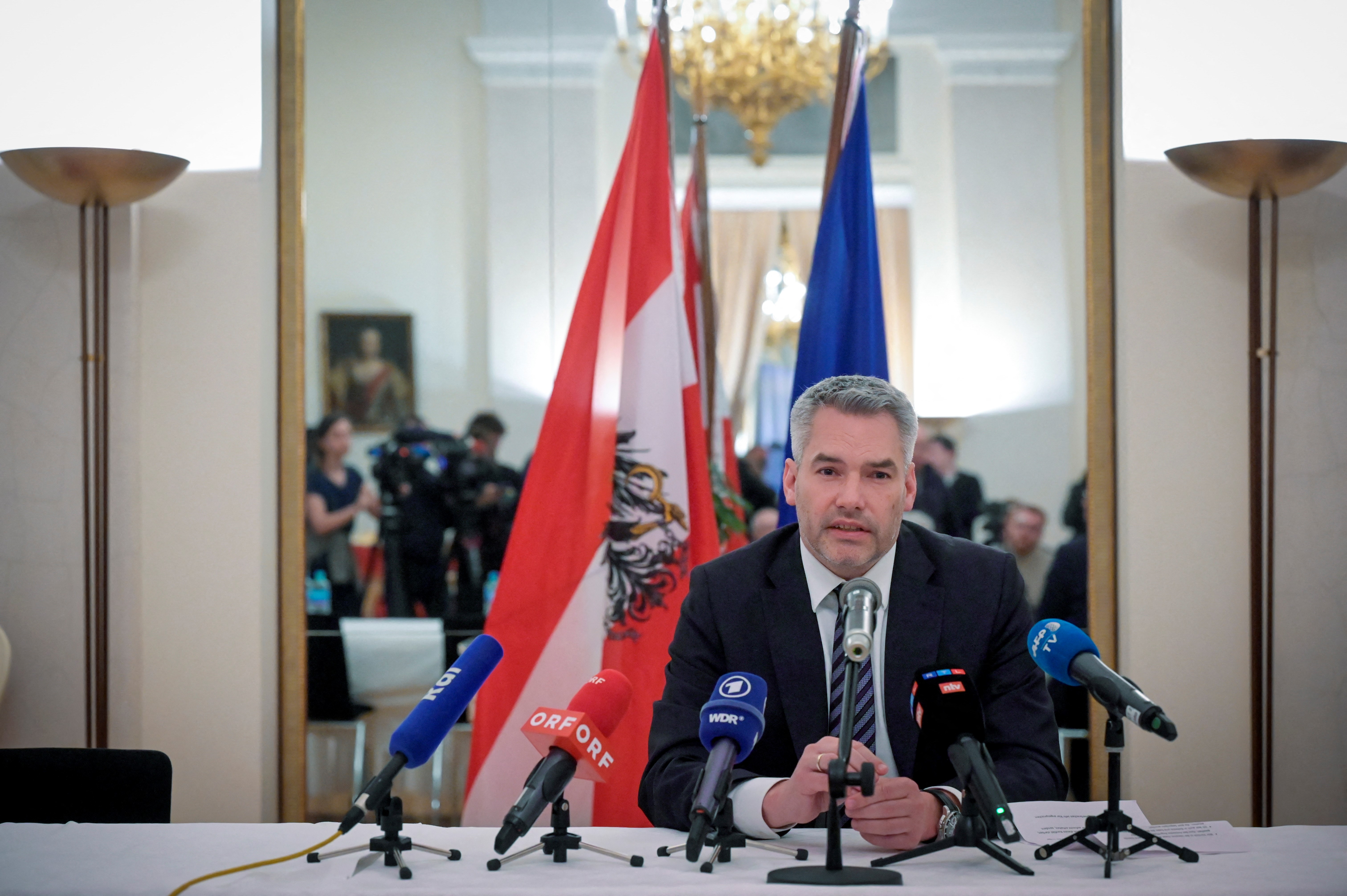 Az osztrák kancellár szerint a Bécs-Budapest-Berlin tengely ellenzi az oroszok elleni gázembargót