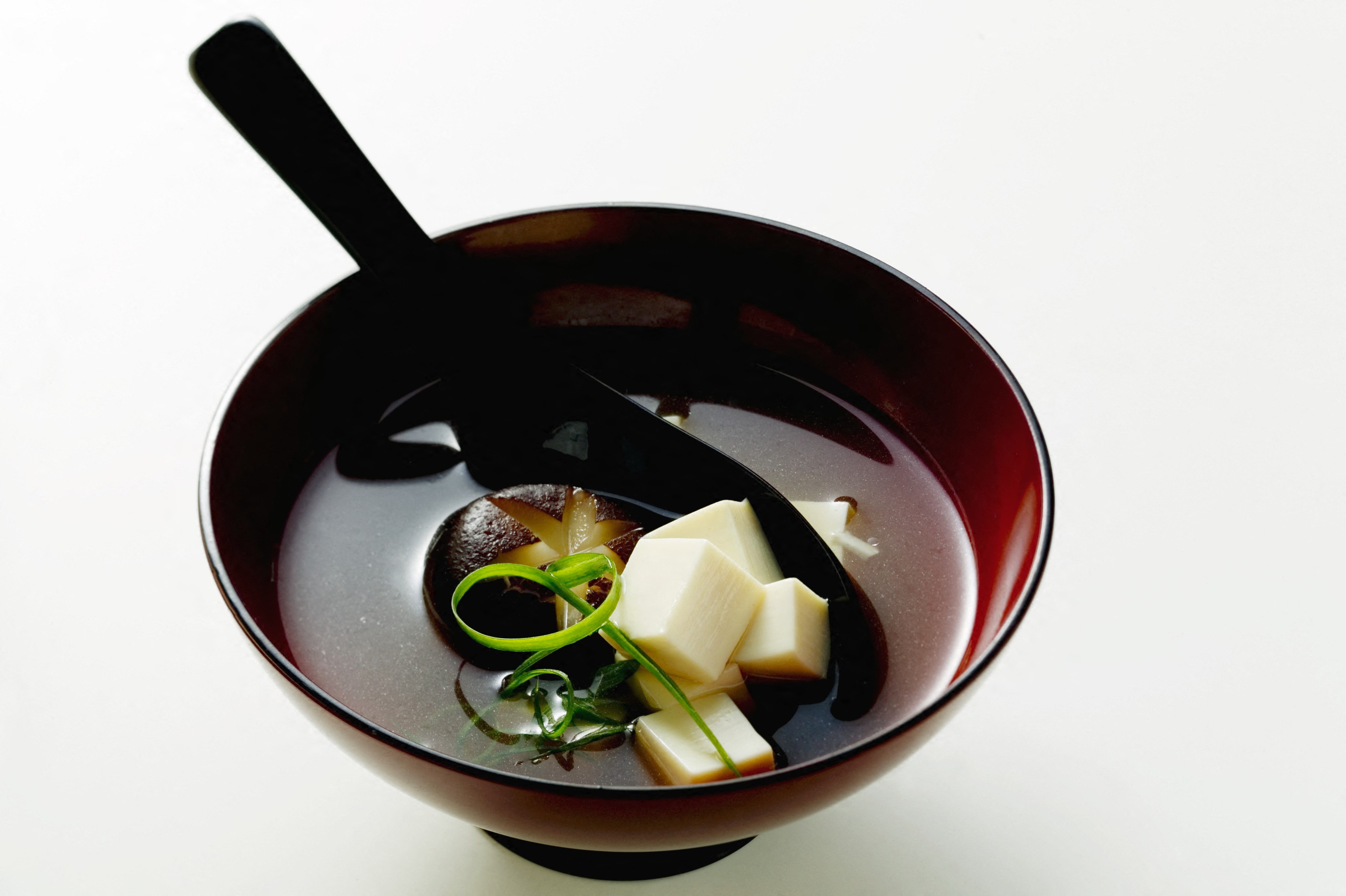 Japánban olyan evőpálcikát találtak fel, amivel sósabbnak tűnnek az ételek