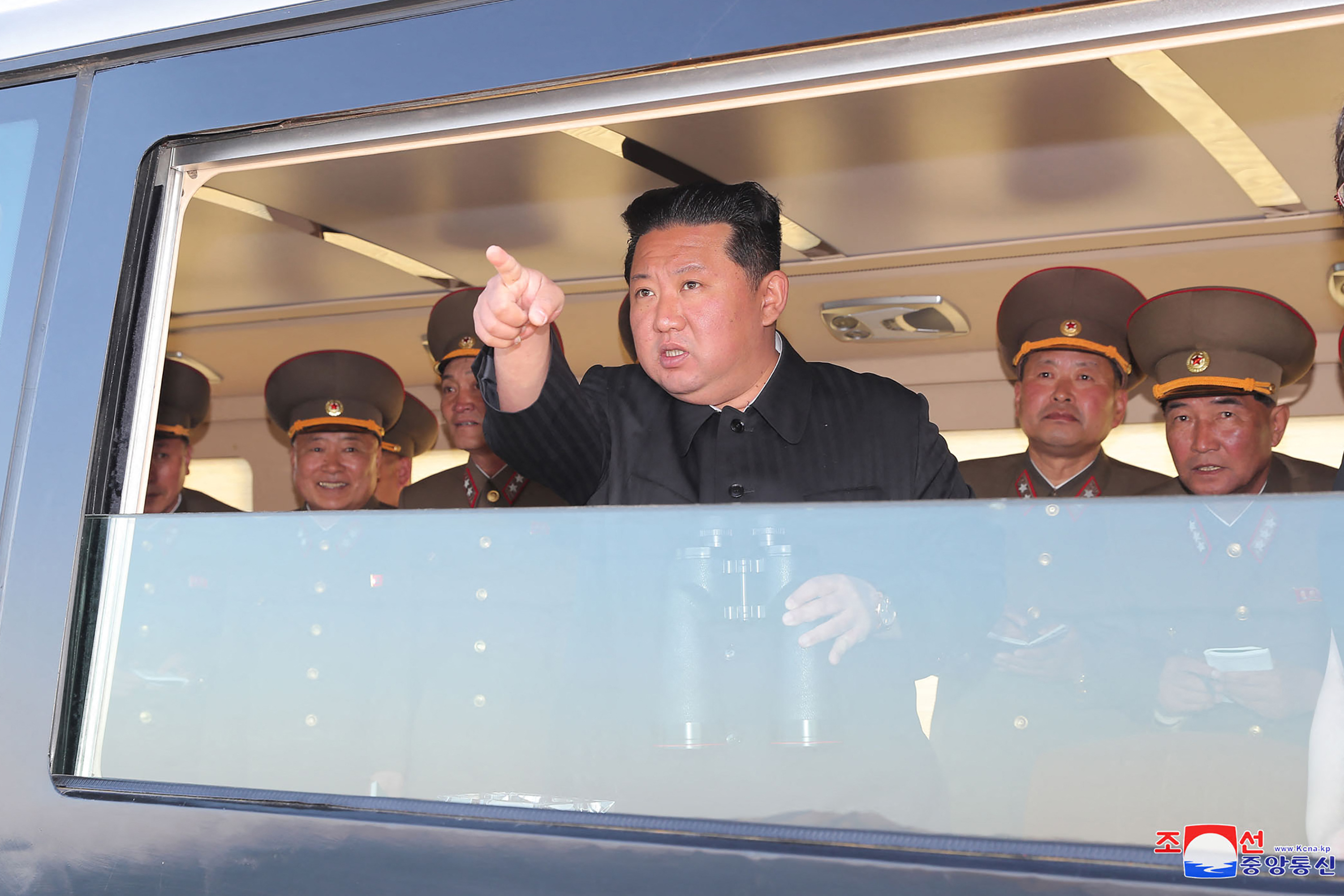 Kim Dzsongun bejelentette, hogy növelik Észak-Korea nukleáris erejét