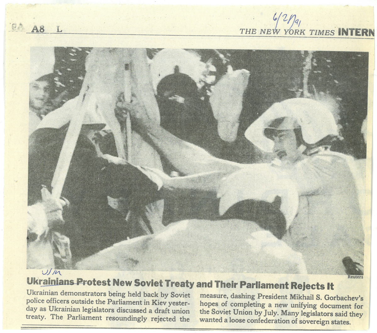 A New York Times 1991 júniusi riportja az új alapszerződés elleni kijevi demonstrációkról, illetve a szerződés aláírásának parlamenti elutasításáról.