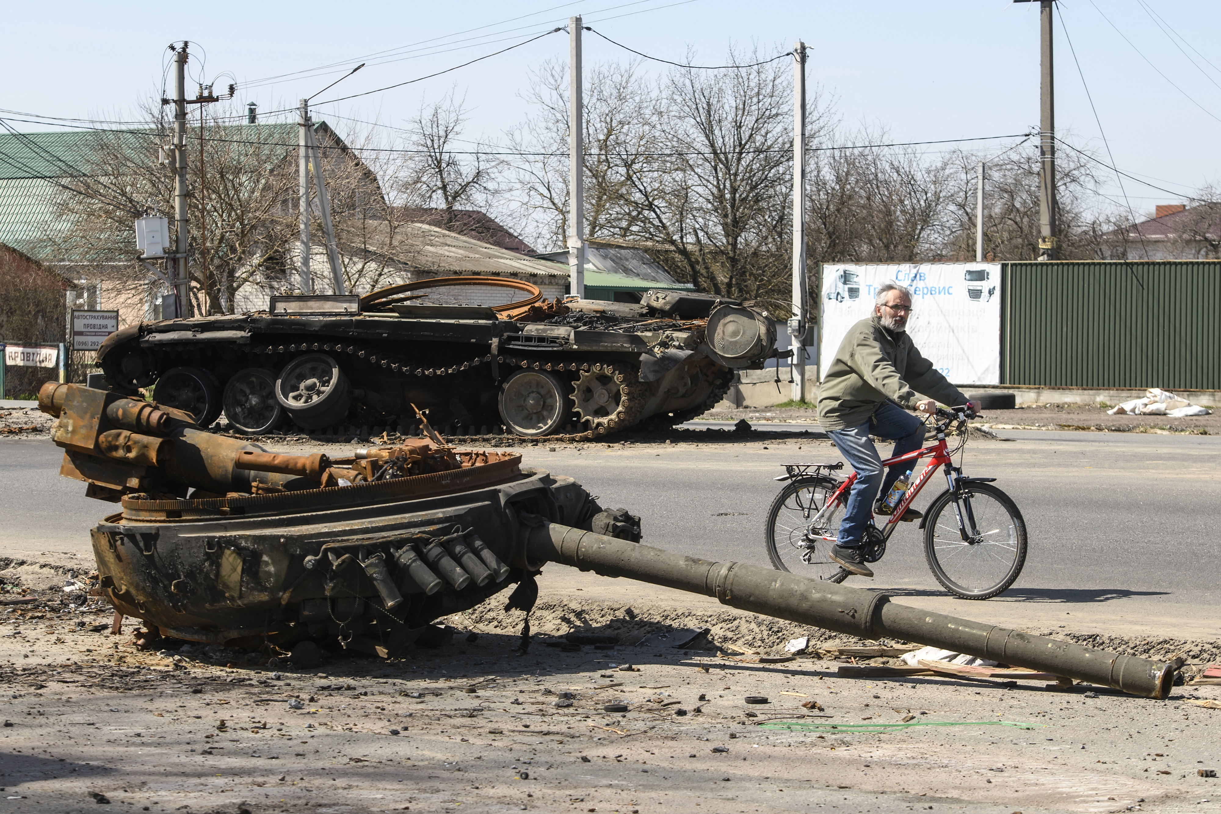 Alacsonyan repkednek az orosz tankok lövegtornyai