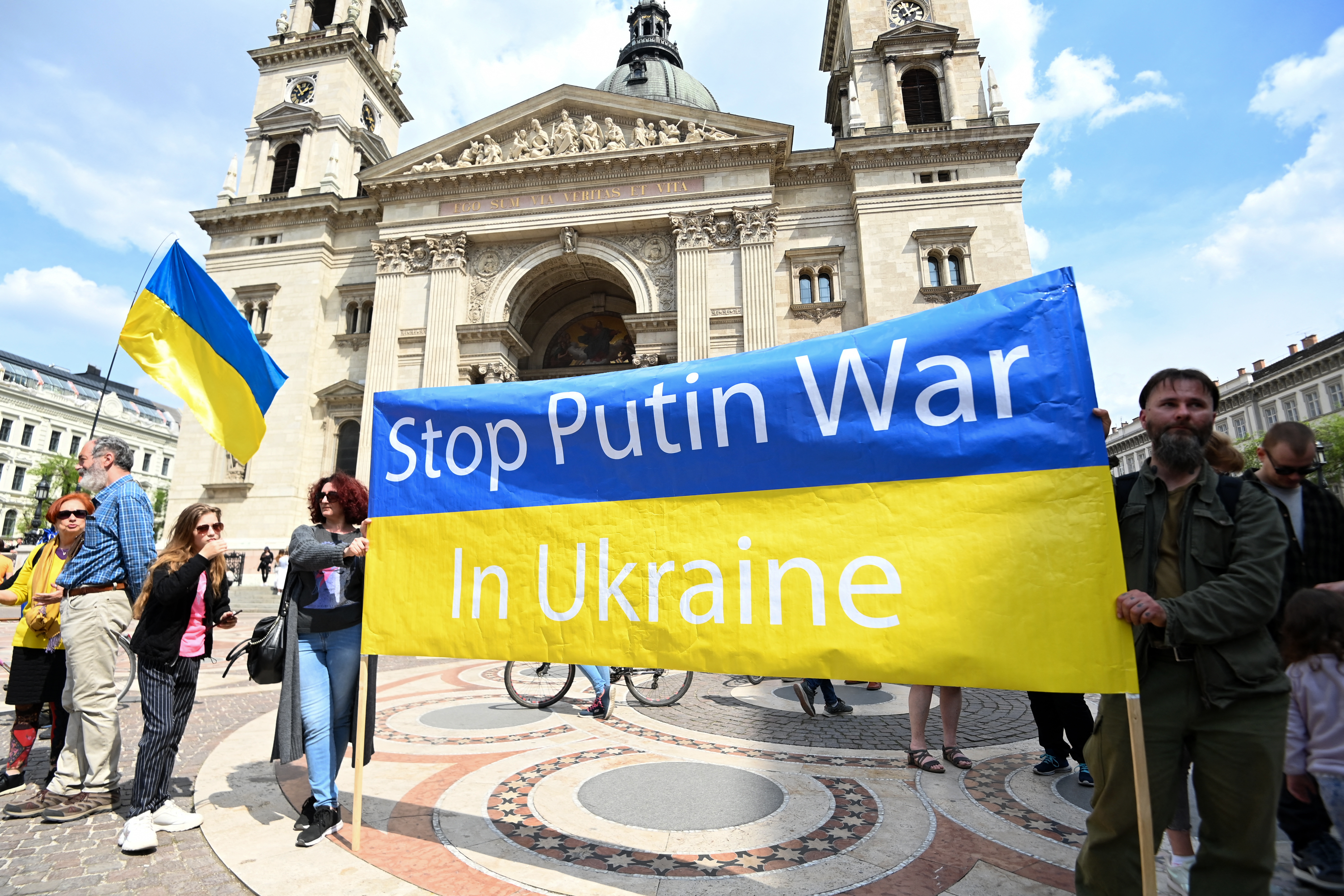 Eurobarométer: Az európaiak nagy többsége egyetért az ukrajnai háborúra adott EU-s válaszokkal