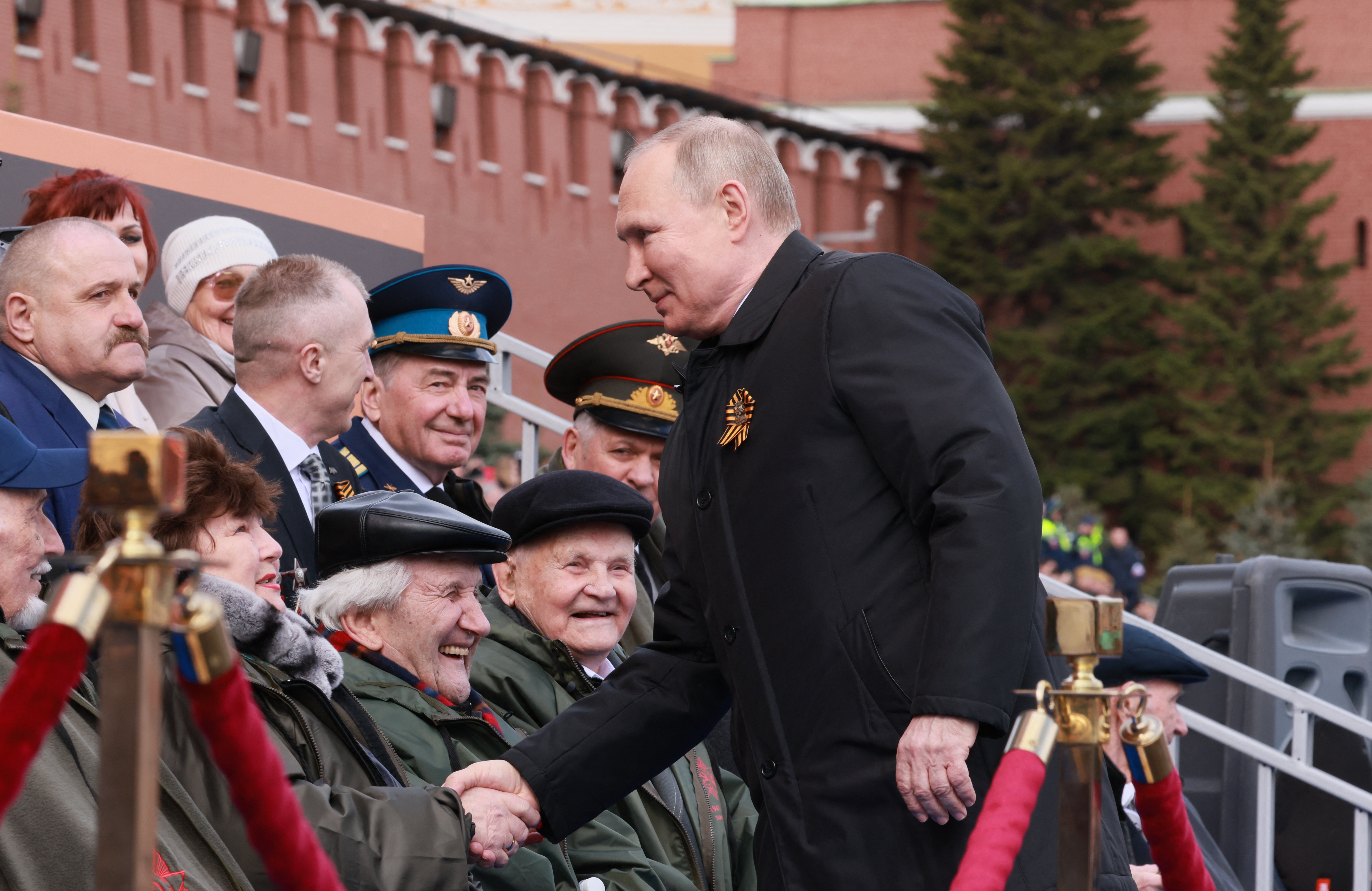 A békéért háborúznak, mondta Putyin a győzelem napján