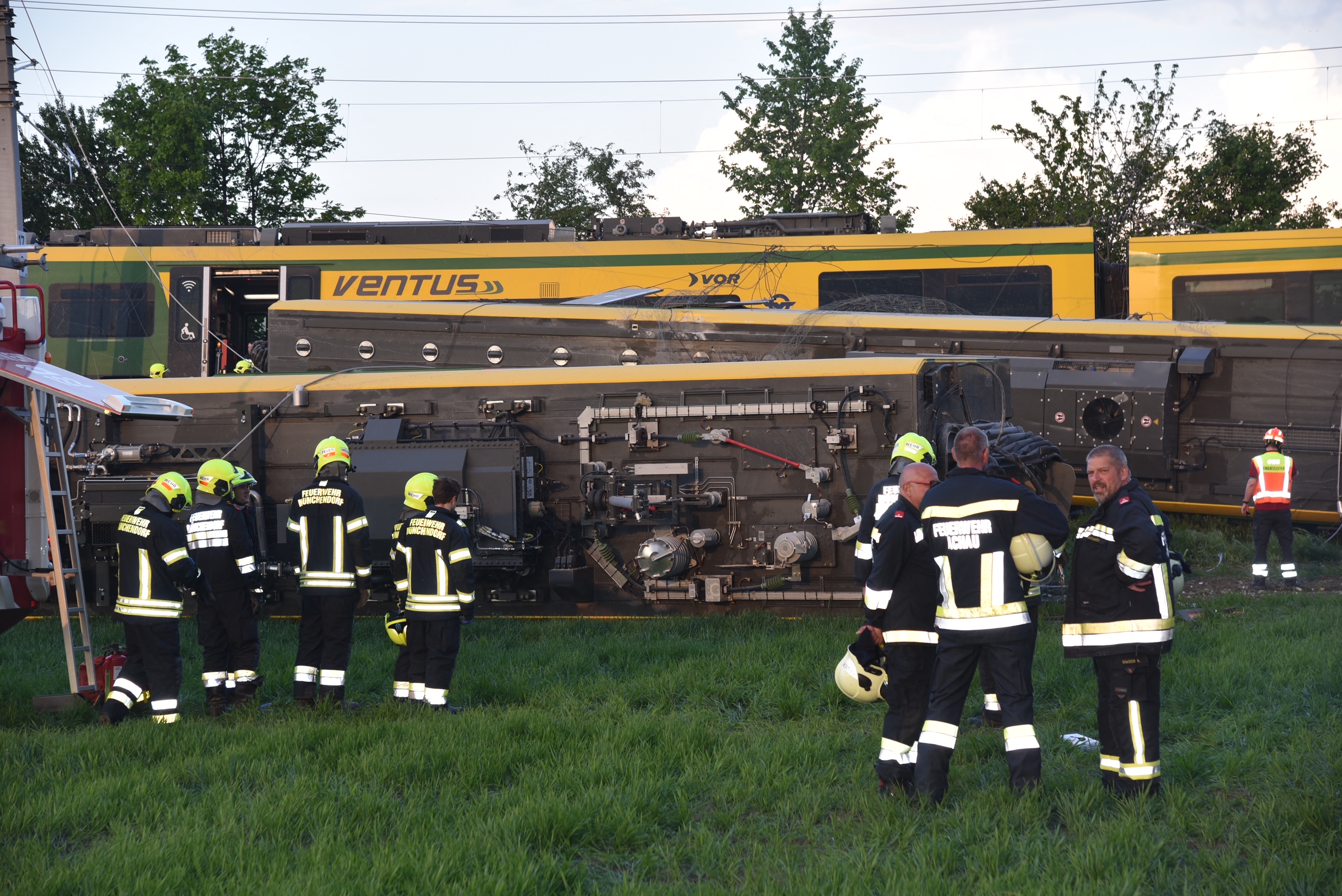 Magyar a hétfőn Ausztriában kisiklott vonat mozdonyvezetője, ő is a súlyos sérültek közt van