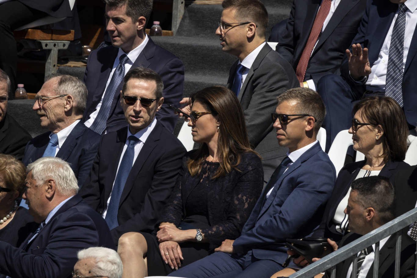Kocsis Máté és Varga Judit szerint Magyar Péter családi alapon jutott zsíros állásokhoz, a minisztériumok egyenválasza szerint a NER-ben nincs ilyen