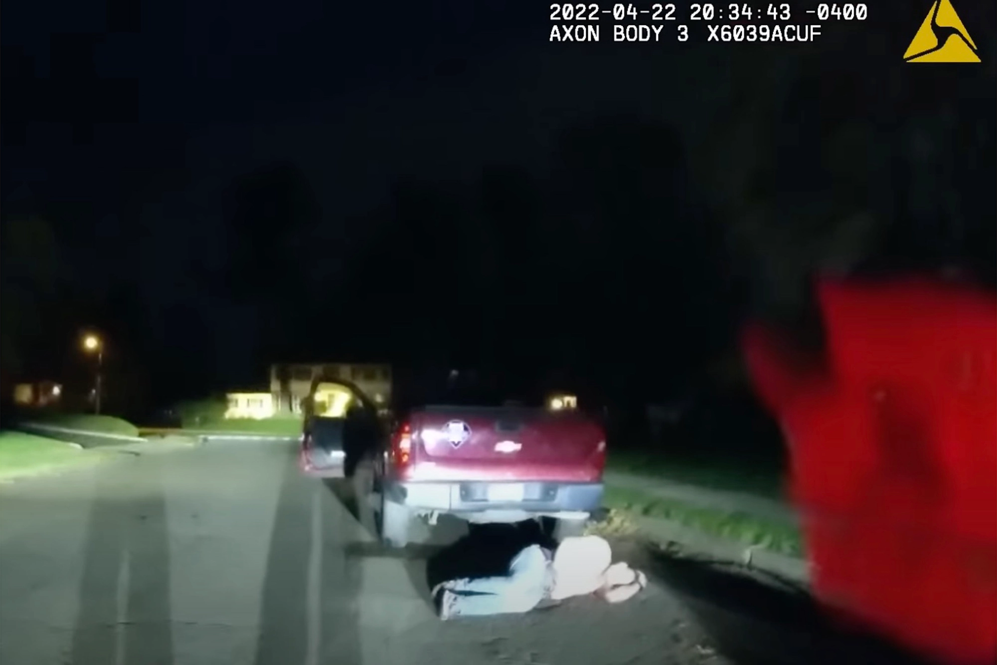 Letolt nadrággal, autója mellett a földön heverve találtak rá az amerikai kisváros rendőrfőnökére