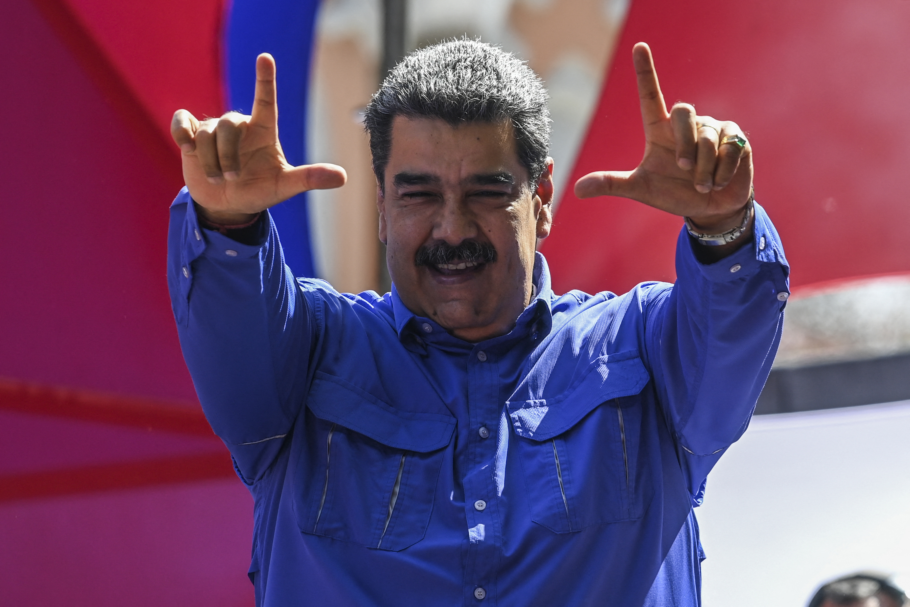 Fogolycsere: hét amerikaiért cserébe kiadták a venezuelai elnök rokonait