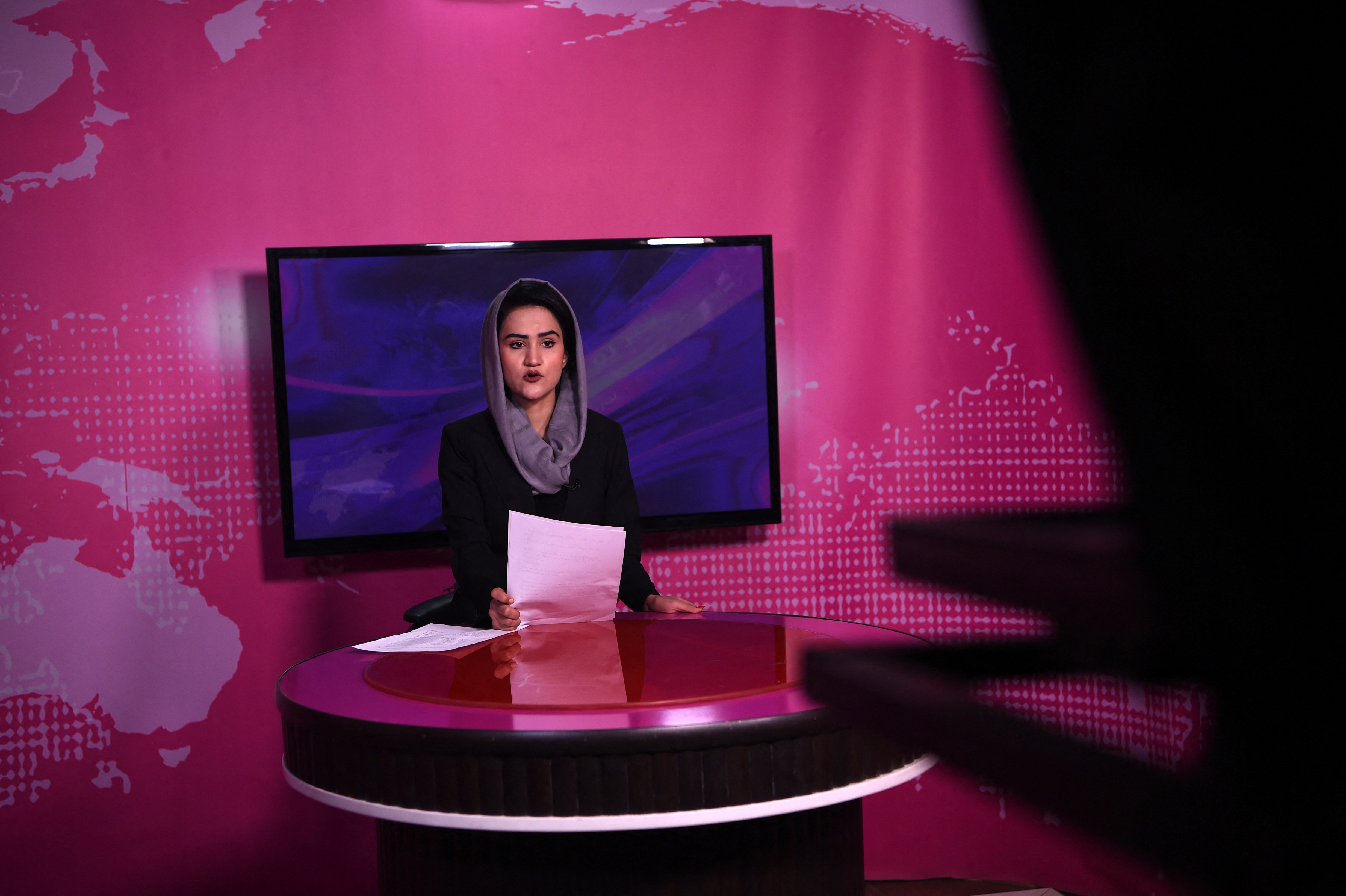 Afganisztánban elrendelték, hogy a nők ezentúl csak eltakart arccal jelenhetnek meg a tévéképernyőn