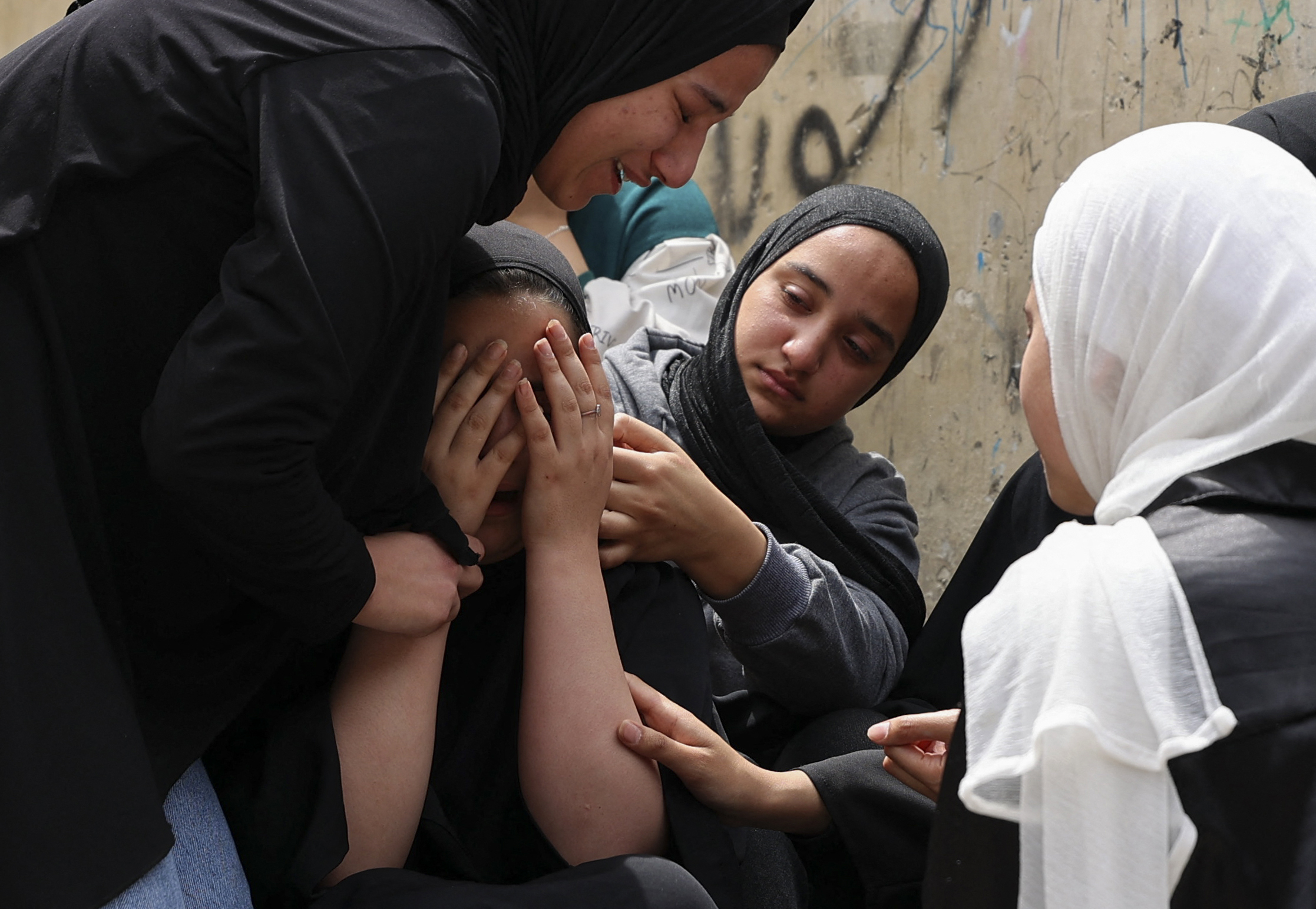 Egy 17 éves palesztin fegyverest lőttek agyon az izraeli hatóságok egy összecsapás során