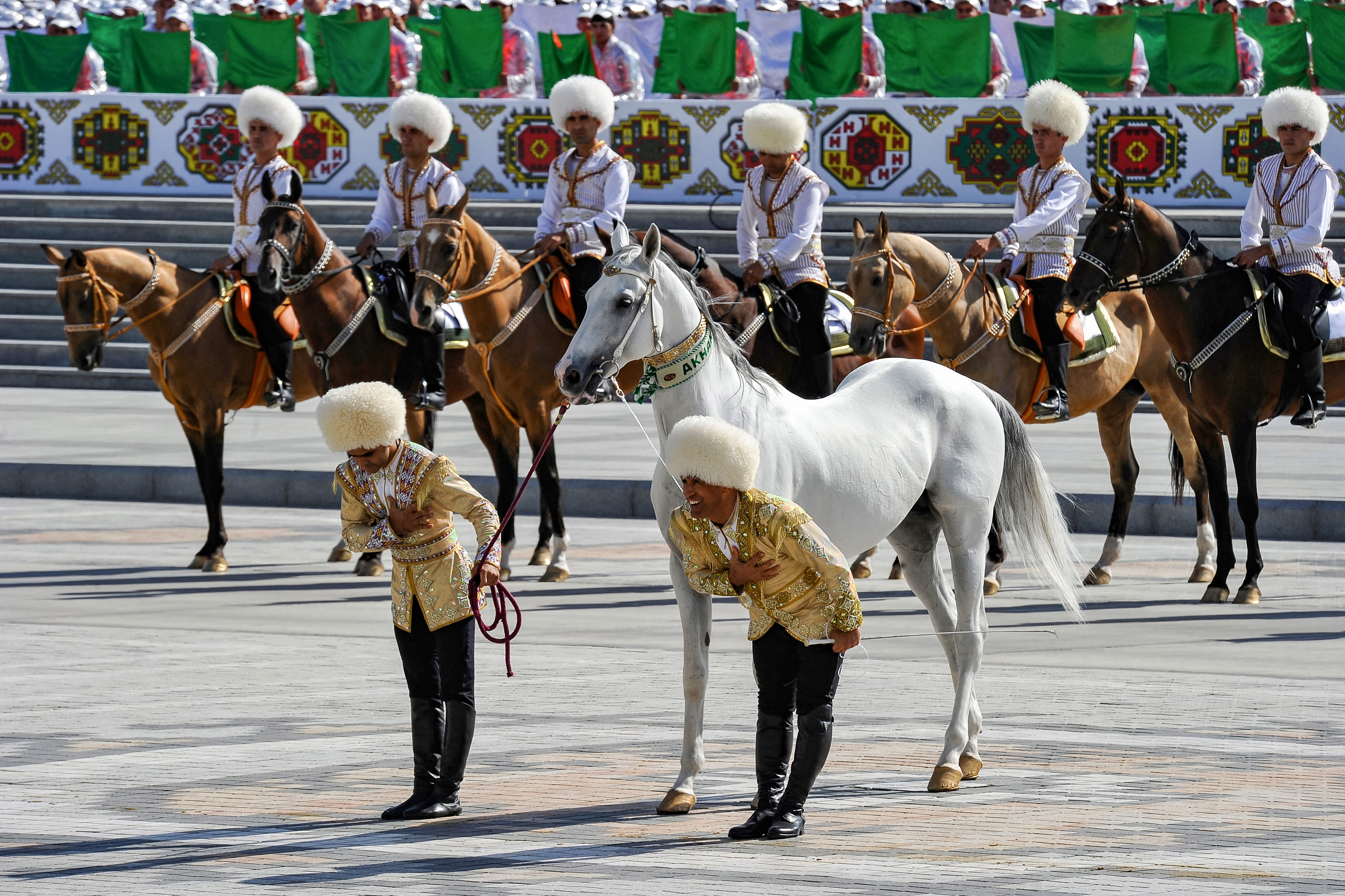 Külön szobrot kap a volt elnök kedvenc lova Türkmenisztánban