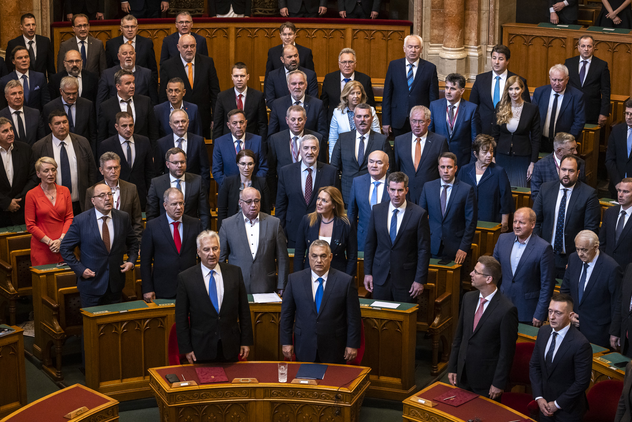 Az akkumulátorgyárakról vitáztak volna a Parlamentben, a Fidesz-KDNP persze nem megy el