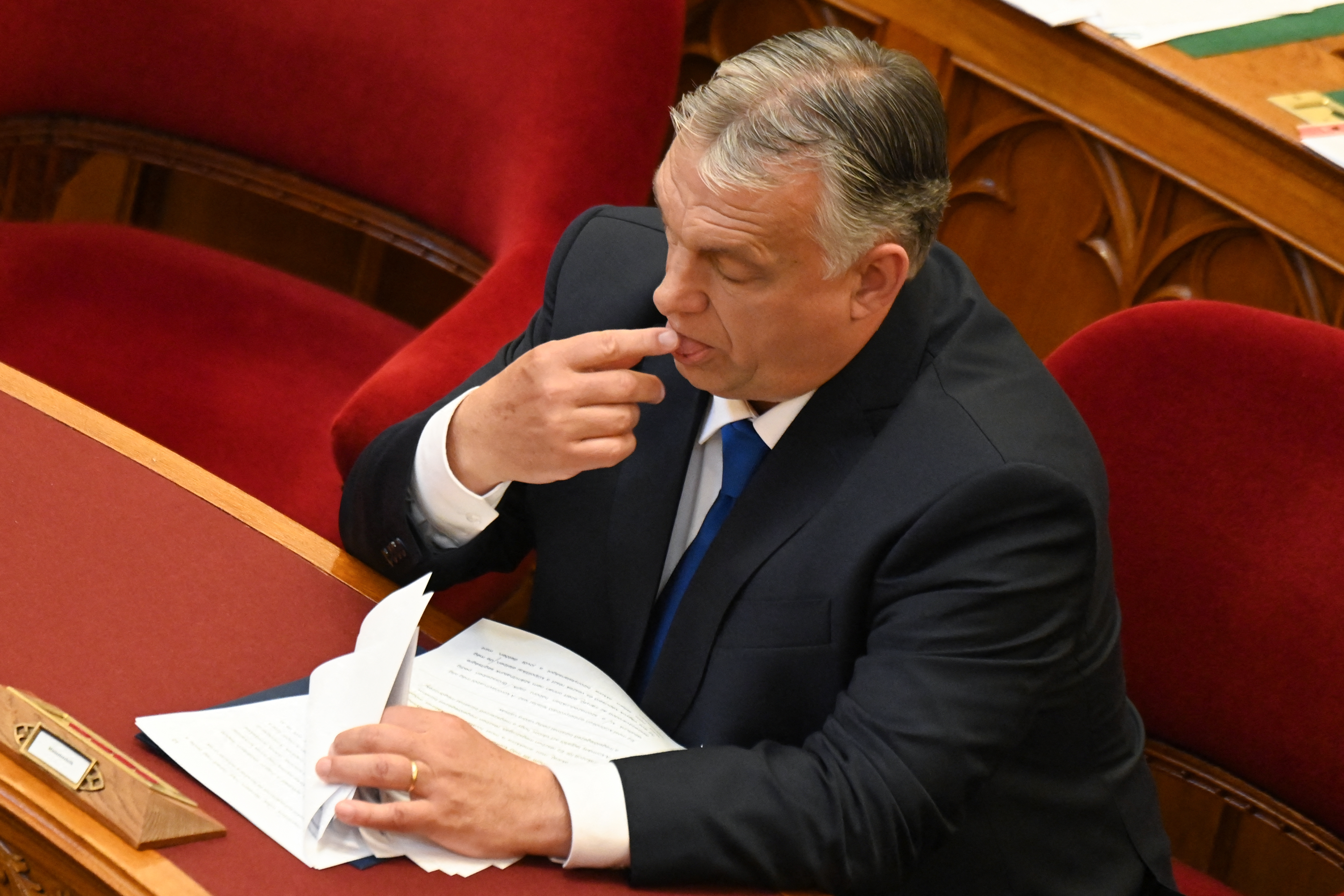 Ezután a törvény helyett Orbán Viktor határozhatja meg a politikai felső vezetők fizetését