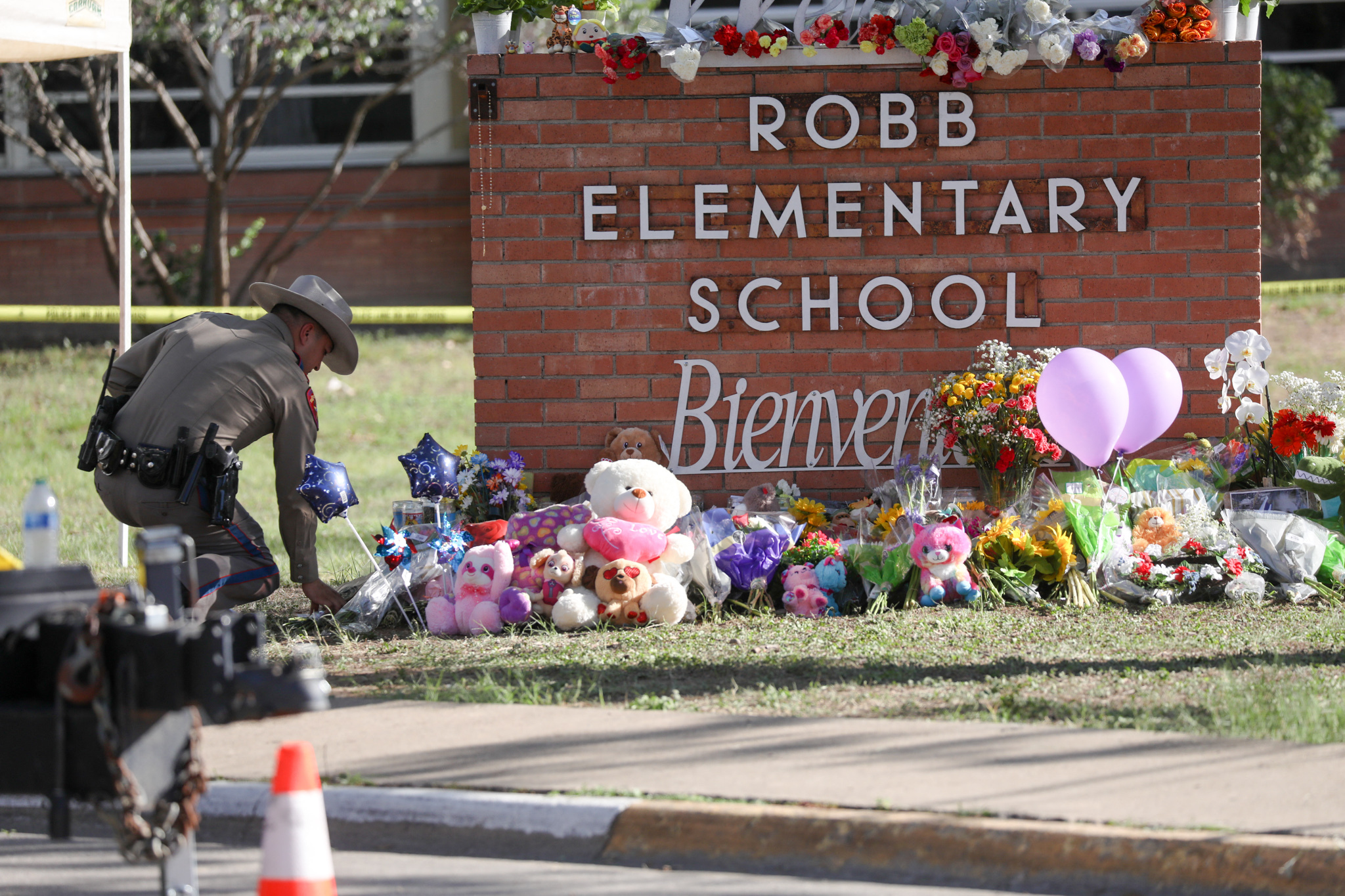 Negyven percig szabadon gyilkolt a texasi ámokfutó, mire a rendőrök végre bementek az iskolába