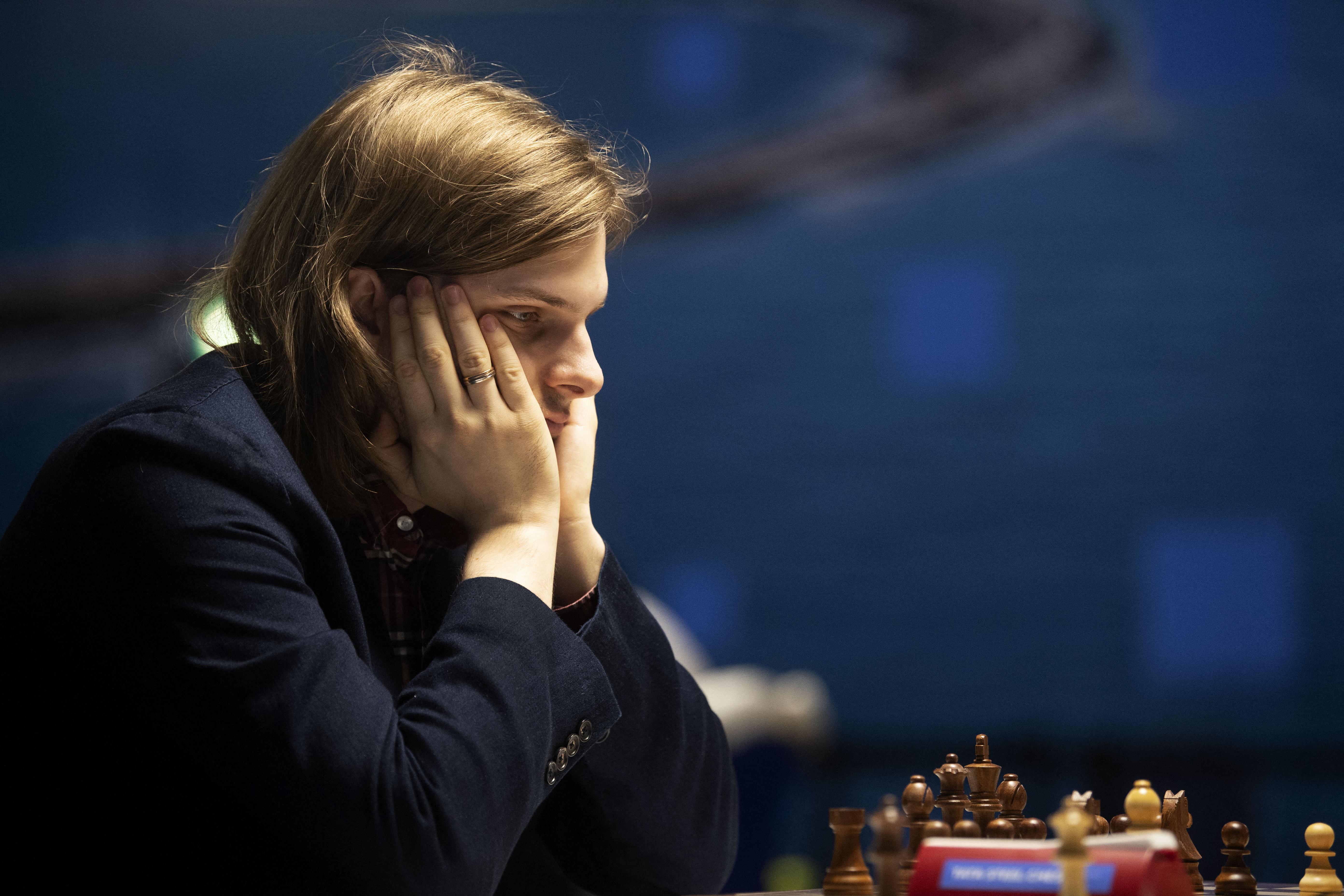 A már román színekben versenyző Rapport Richárd a wijki sakkbajnokságon 2022. január 29-én.