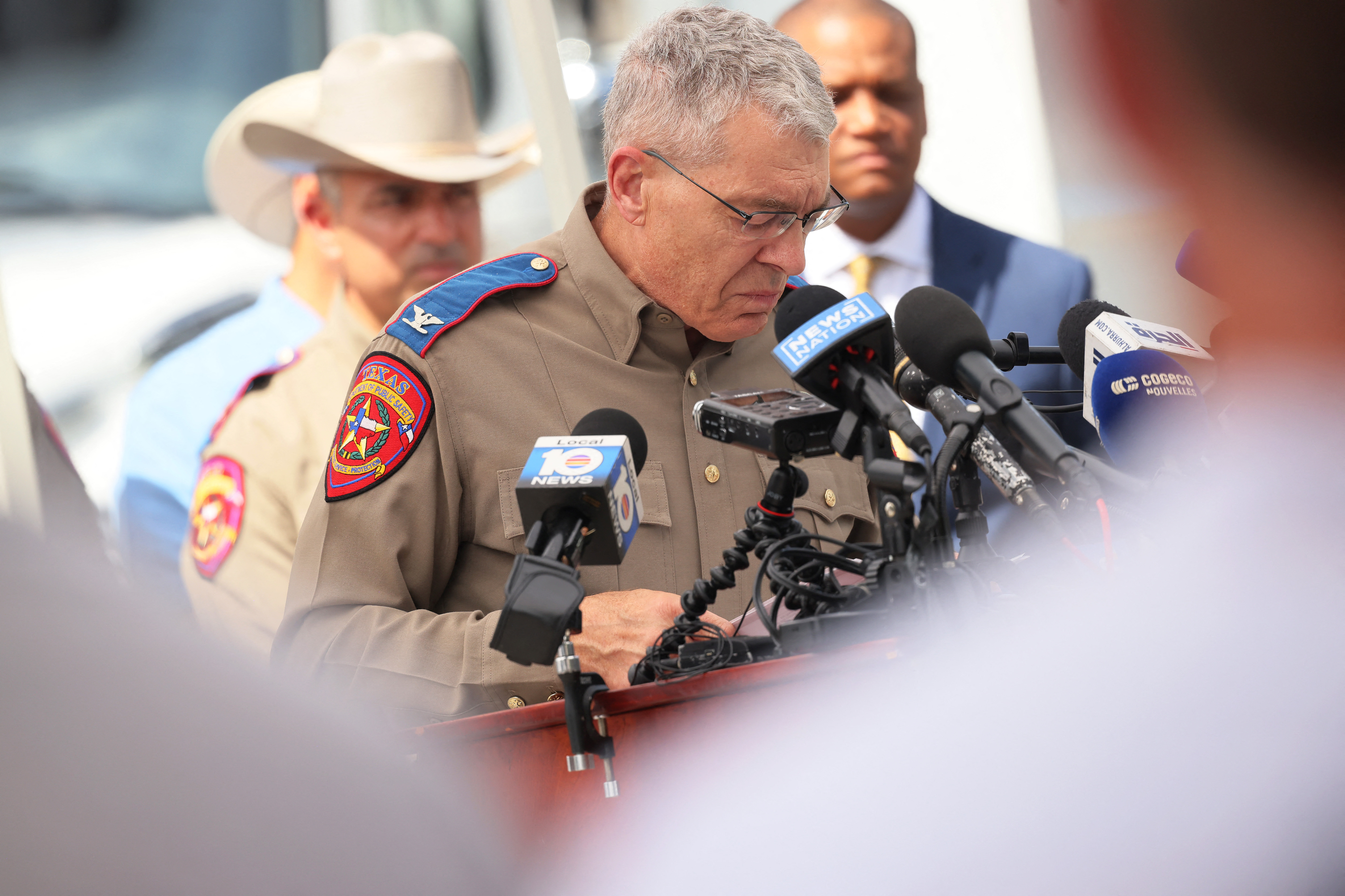 Texasi iskolai mészárlás: hiába hívtak segítséget a gyerekek, a rendőrök a folyosón vártak