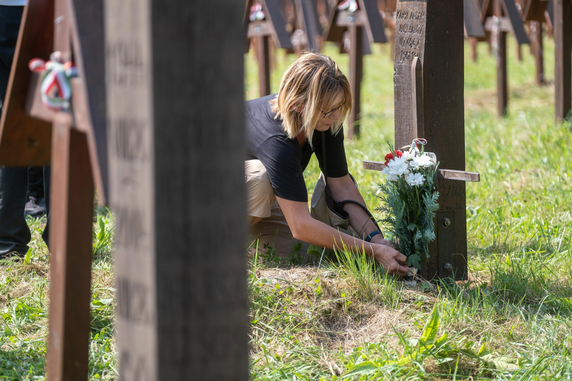 Nem tűrik tovább az „idegen jelképeket” a románok az úzvölgyi temetőben