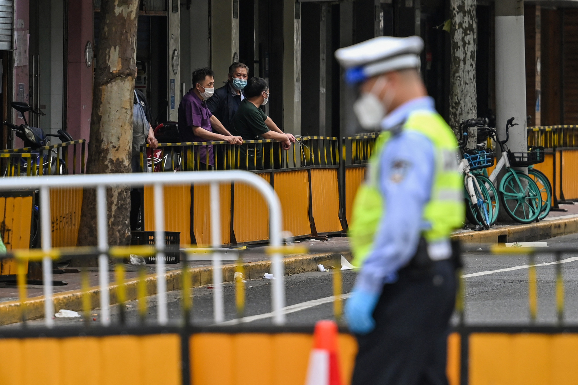 Egy nappal a vesztegzár feloldása után ismét kerületeket zártak le Sanghajban