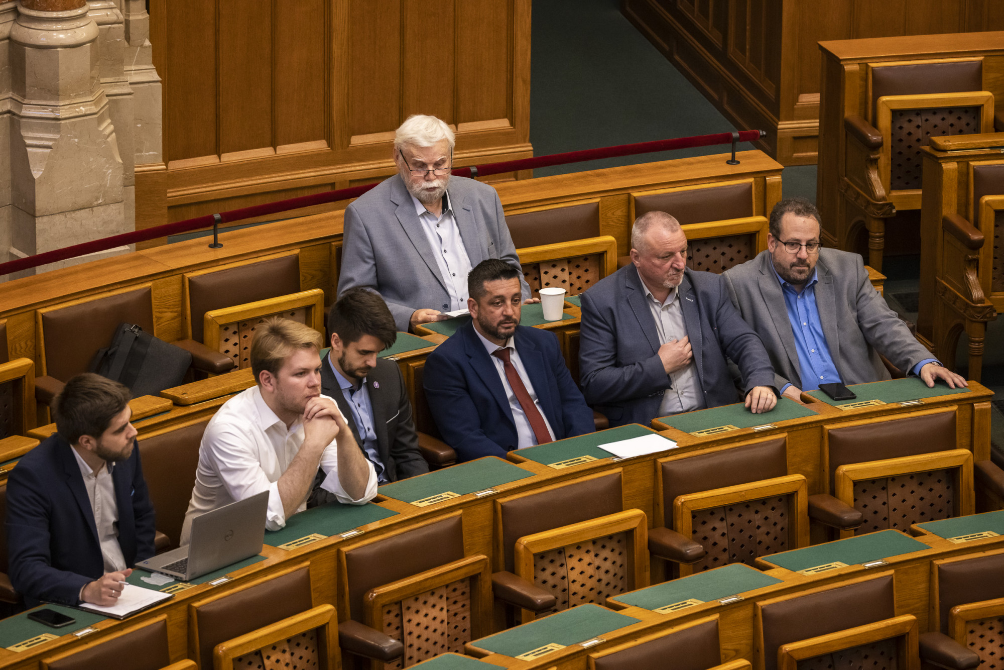 A hatpárti ellenzék 6 javaslattal kezdeményez rendkívüli parlamenti ülést