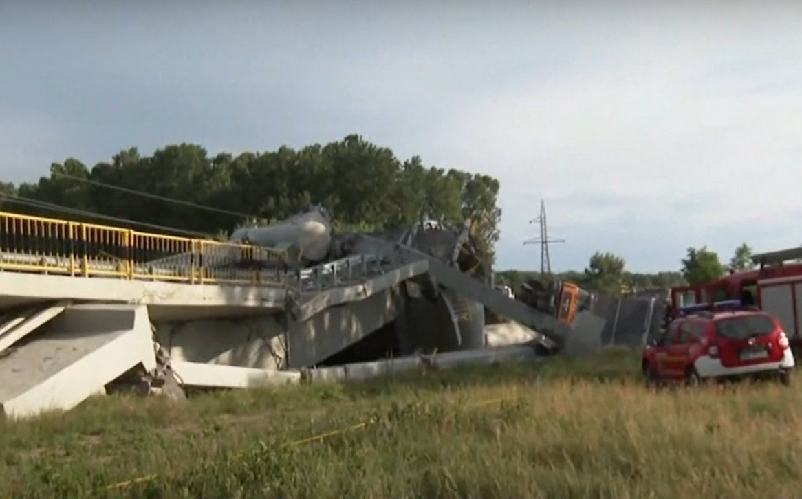 Fél évvel az átadás után összeomlott egy híd Romániában, egy ember megsérült és elpusztult 20 birka