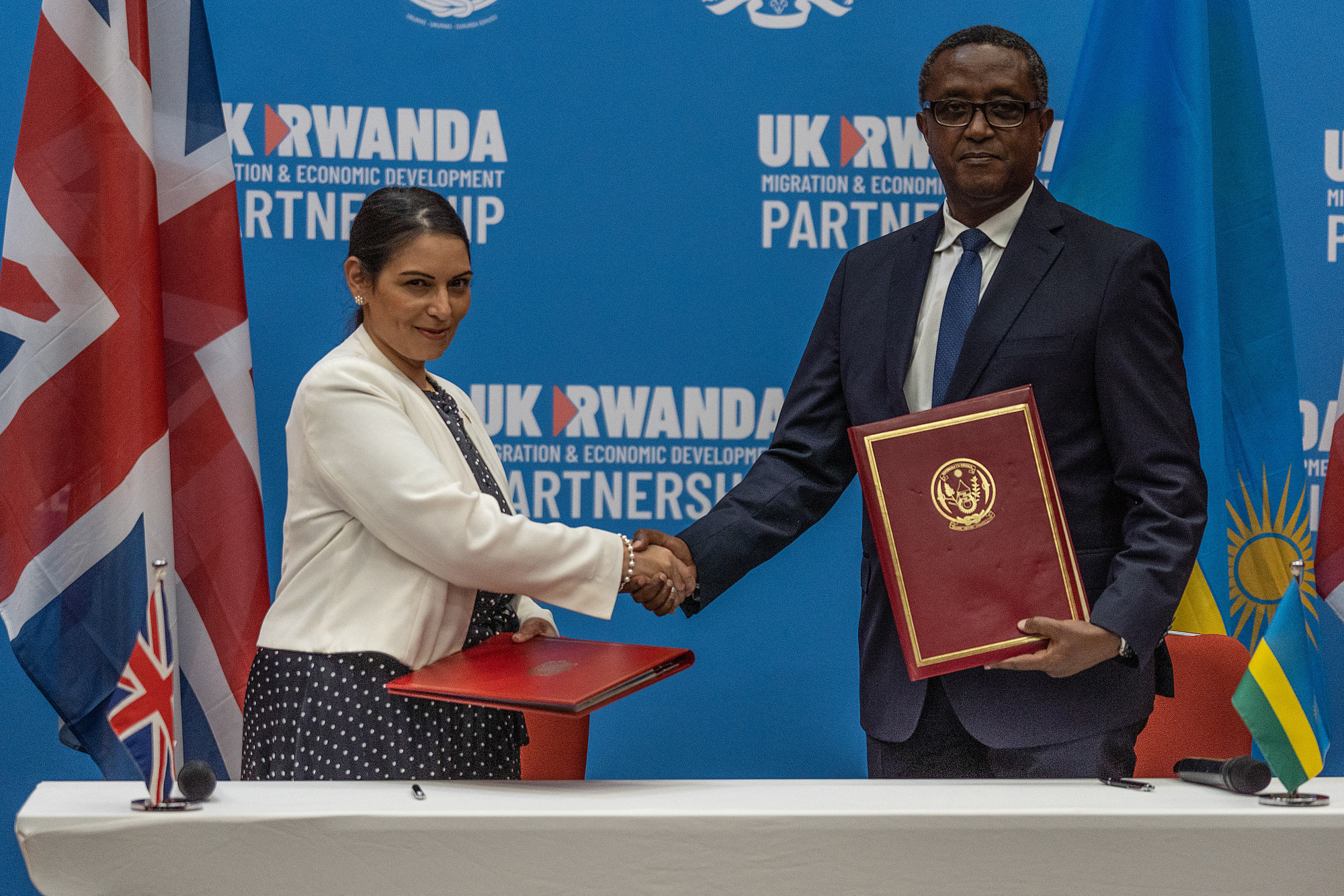 Ruanda kész több tízezer embert átvenni Nagy-Britanniától