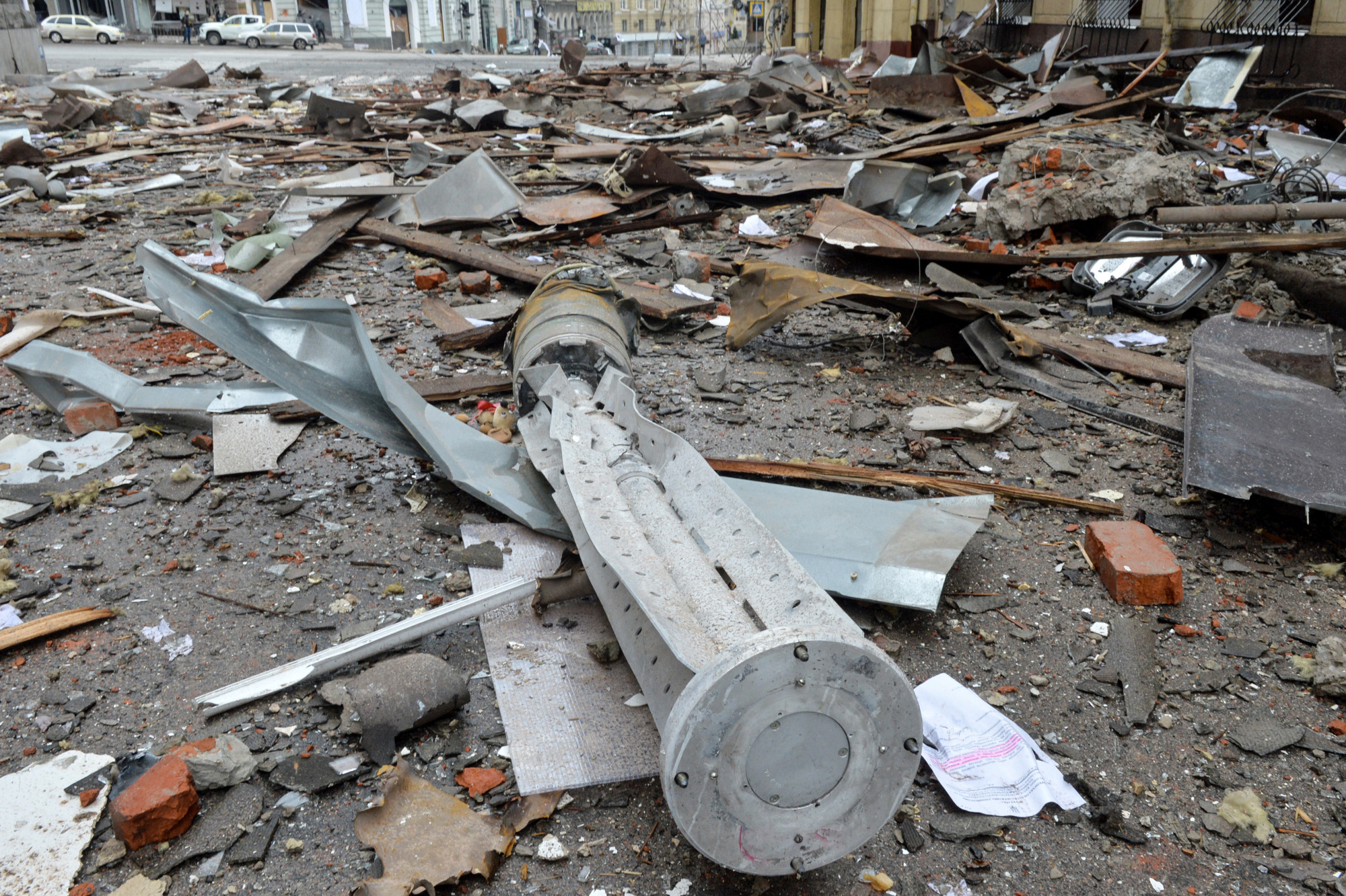Vaktában kilőtt, válogatás nélkül pusztító orosz lőszerek a háborús fényképeken