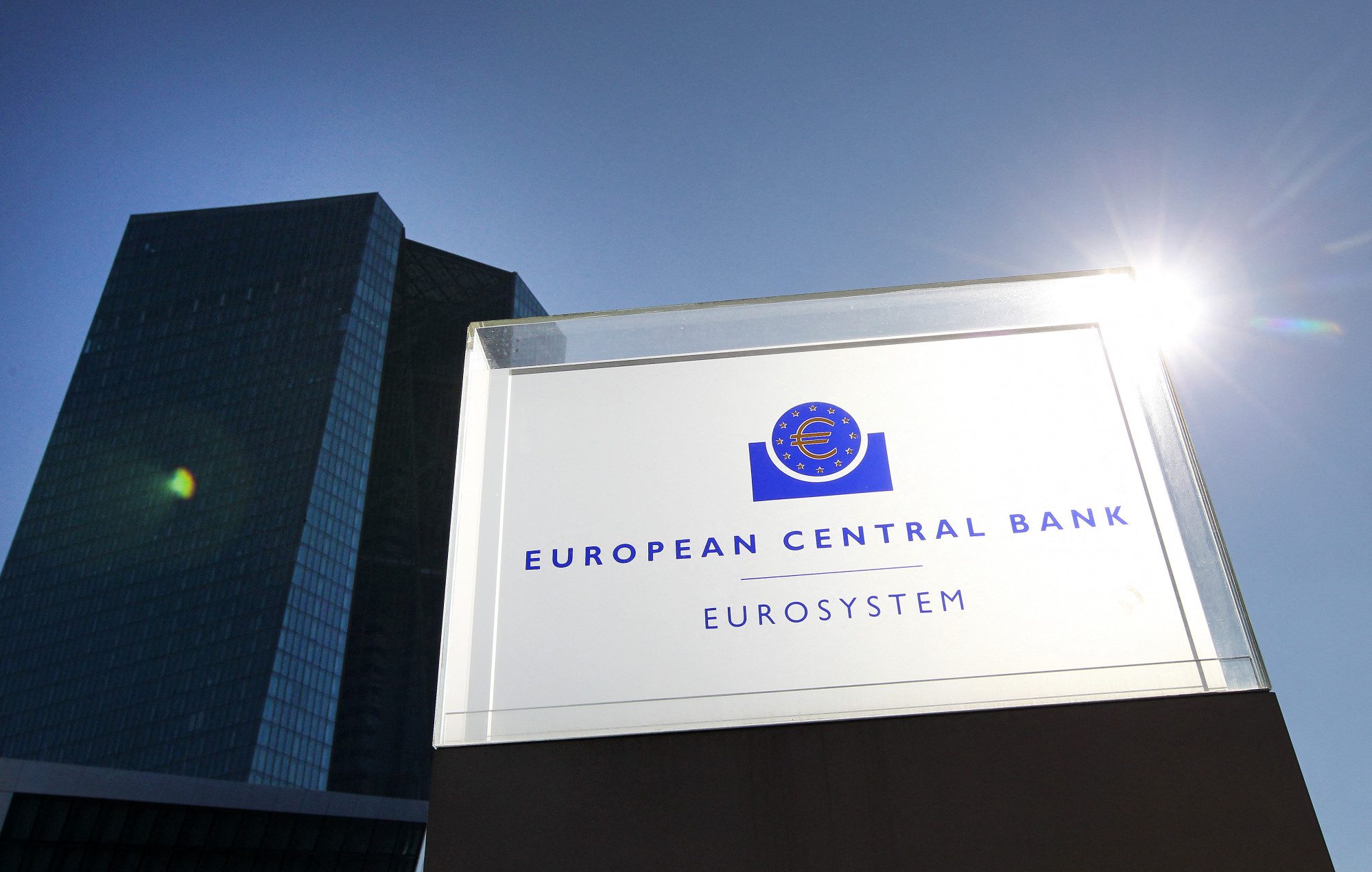 Rendkívüli ülést tart az Európai Központi Bank