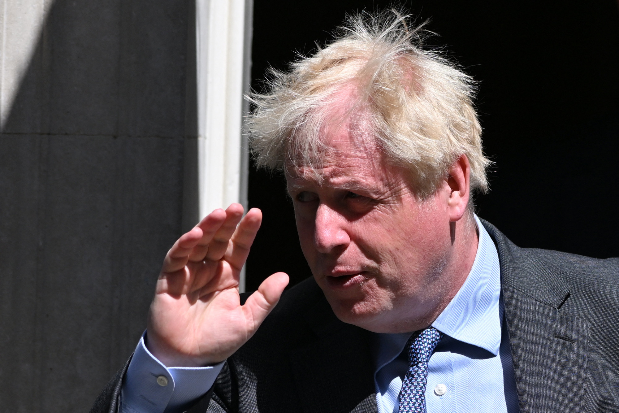 Boris Johnson lemond a pártelnökségről, de őszig miniszterelnök maradna