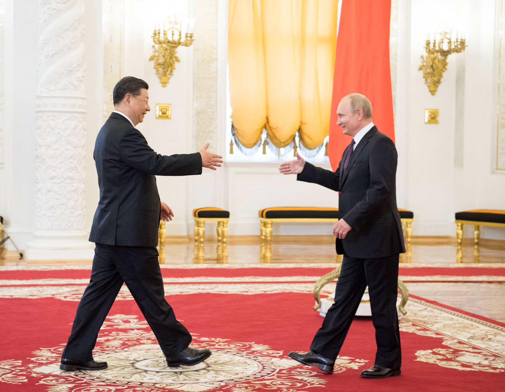 Az USA figyelmeztette Kínát, hogy a történelem rossz oldalára kerülhet, ha Putyint választja