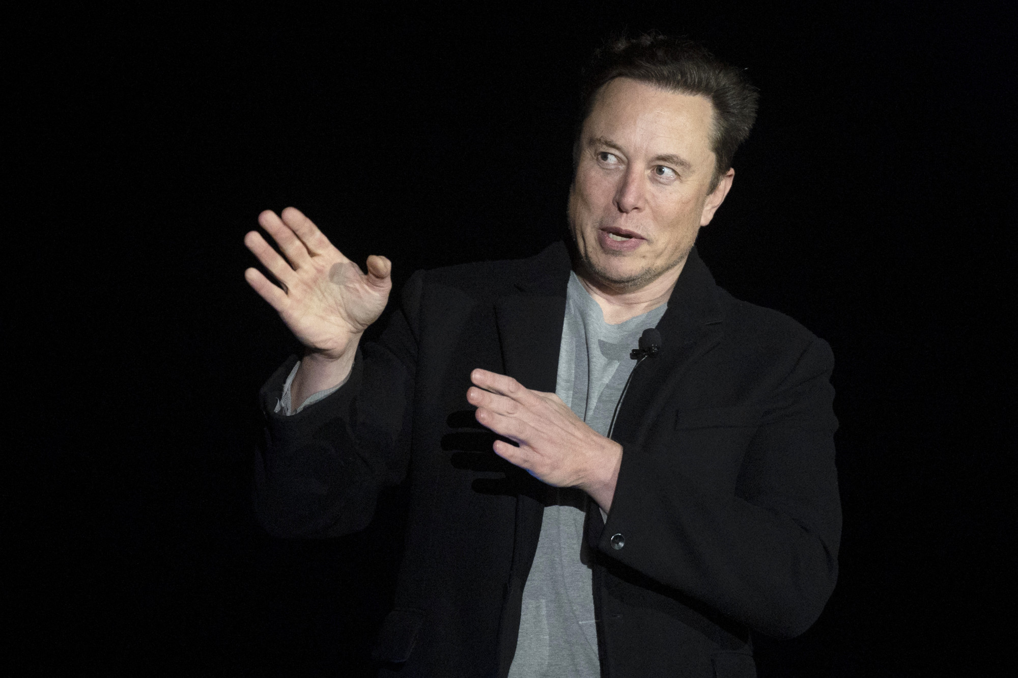 Elon Musk lemond a Twitter vezetéséről, ha talál valakit, aki „elég bolond ahhoz, hogy elvállalja a munkát”