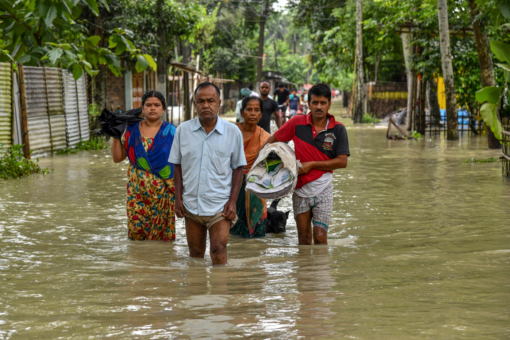 Indiában otthonok millióit pusztították el az árvizek