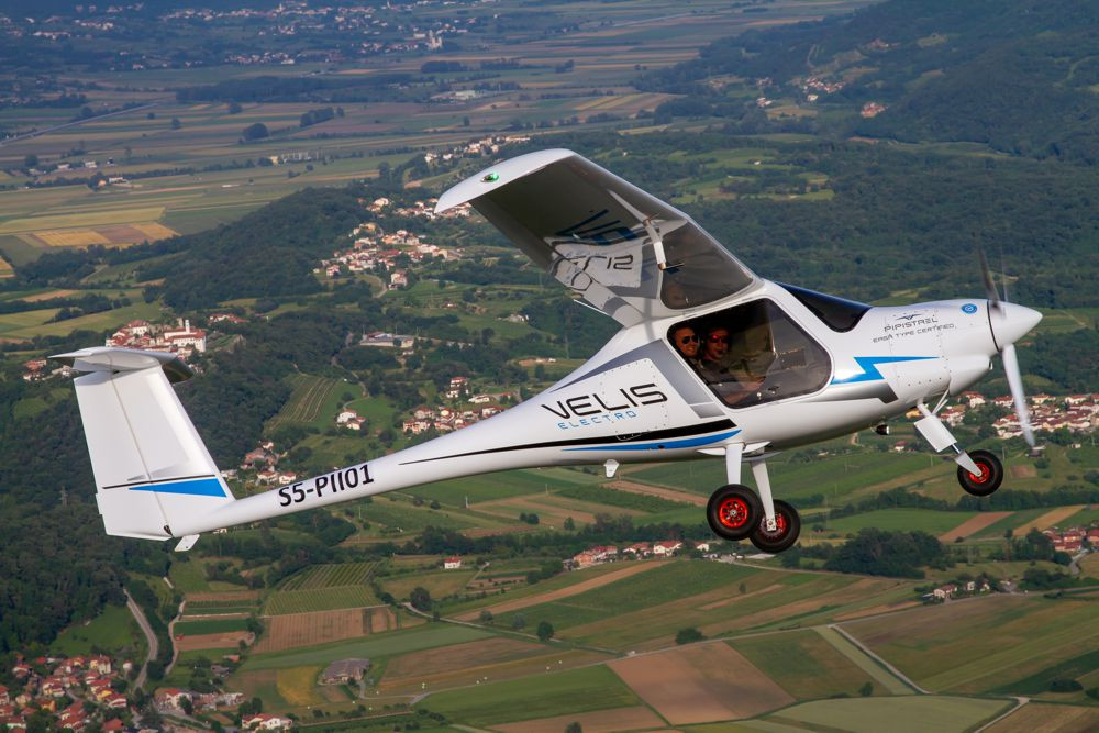 A pilótaképző iskolák elektromos repülőgépekre váltanának az emelkedő üzemanyagárak miatt